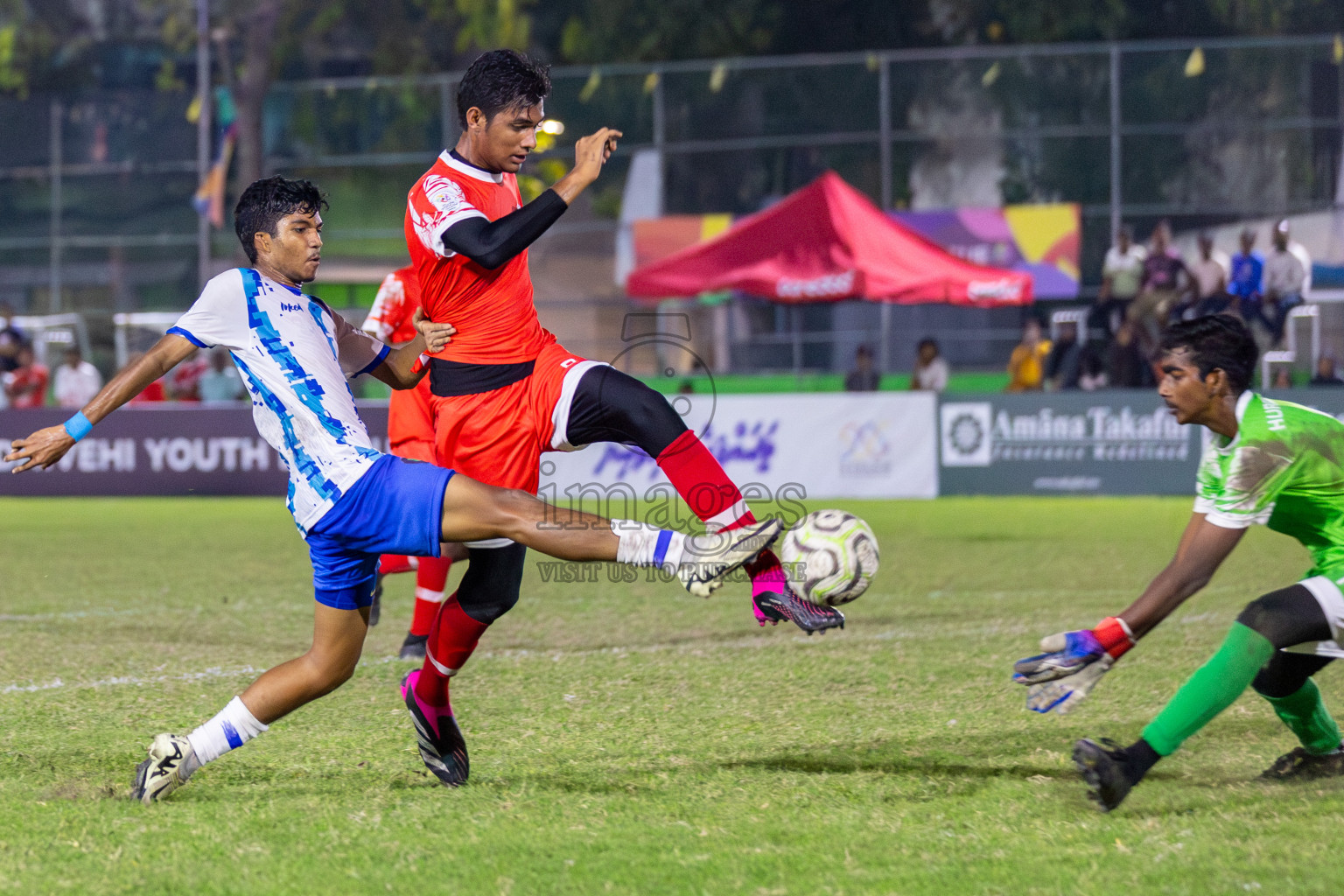 Super United Sports vs Huriyya (U16) in Day 8 of Dhivehi Youth League 2024 held at Henveiru Stadium on Monday, 2nd December 2024. Photos: Mohamed Mahfooz Moosa / Images.mv