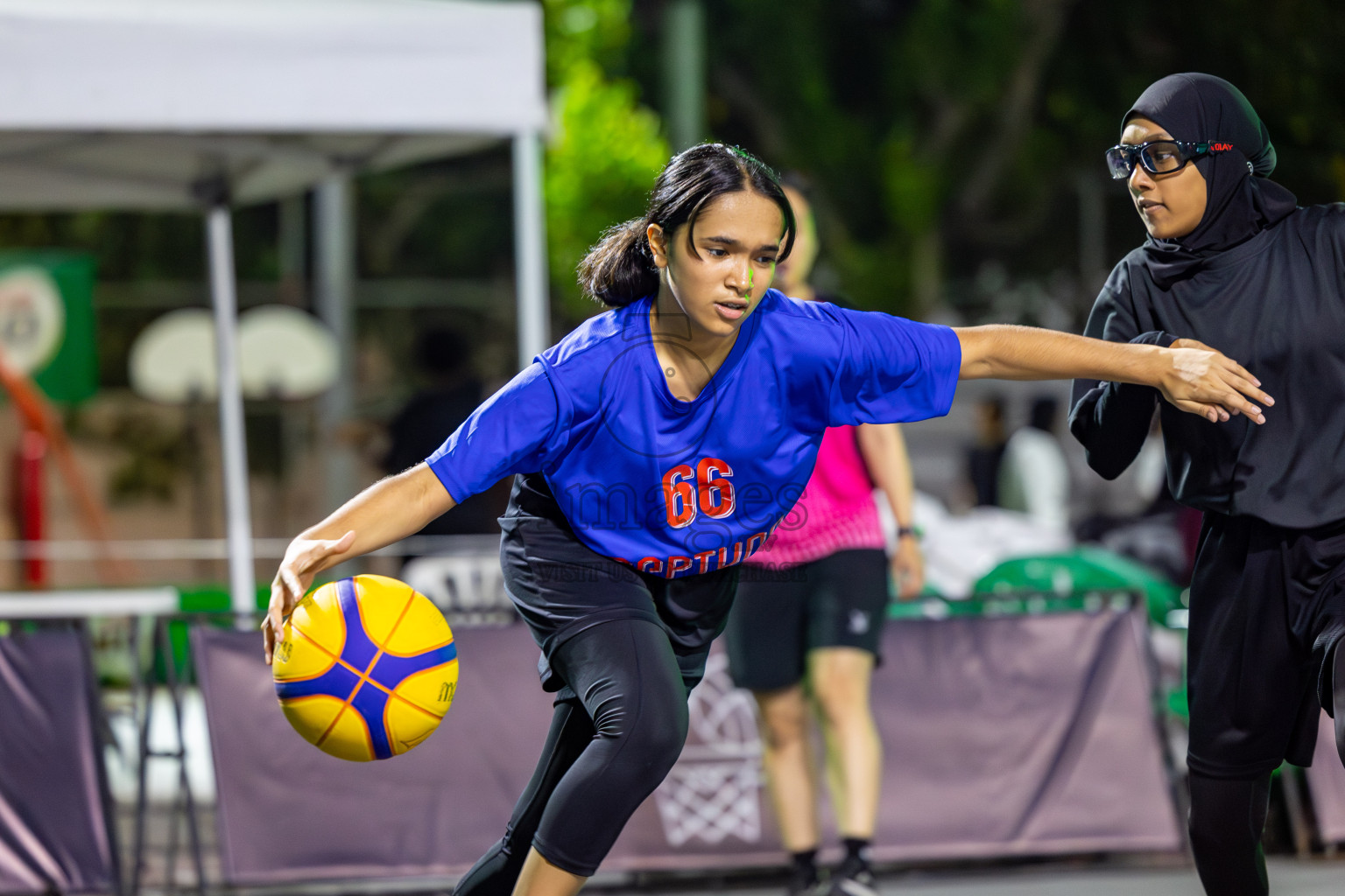 Day 7 of MILO Ramadan 3x3 Challenge 2024 was held in Ekuveni Outdoor Basketball Court at Male', Maldives on Monday, 18th March 2024.
Photos: Mohamed Mahfooz Moosa / images.mv