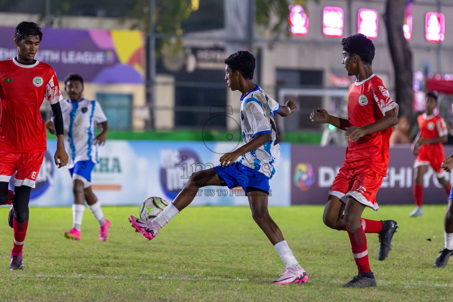 Super United Sports vs Huriyya (U16) in Day 8 of Dhivehi Youth League 2024 held at Henveiru Stadium on Monday, 2nd December 2024. Photos: Mohamed Mahfooz Moosa / Images.mv