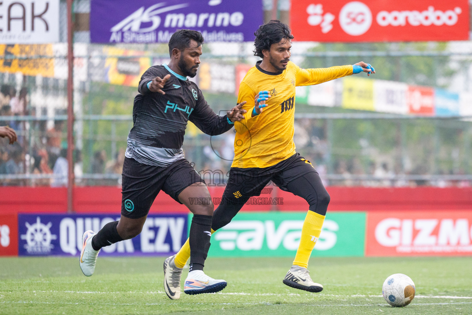 K Kaashidhoo vs K Thulusdhoo in Day 15 of Golden Futsal Challenge 2025 was held on Sunday, 19th January 2025, in Hulhumale', Maldives. Photos: Mohamed Mahfooz Moosa / images.mv