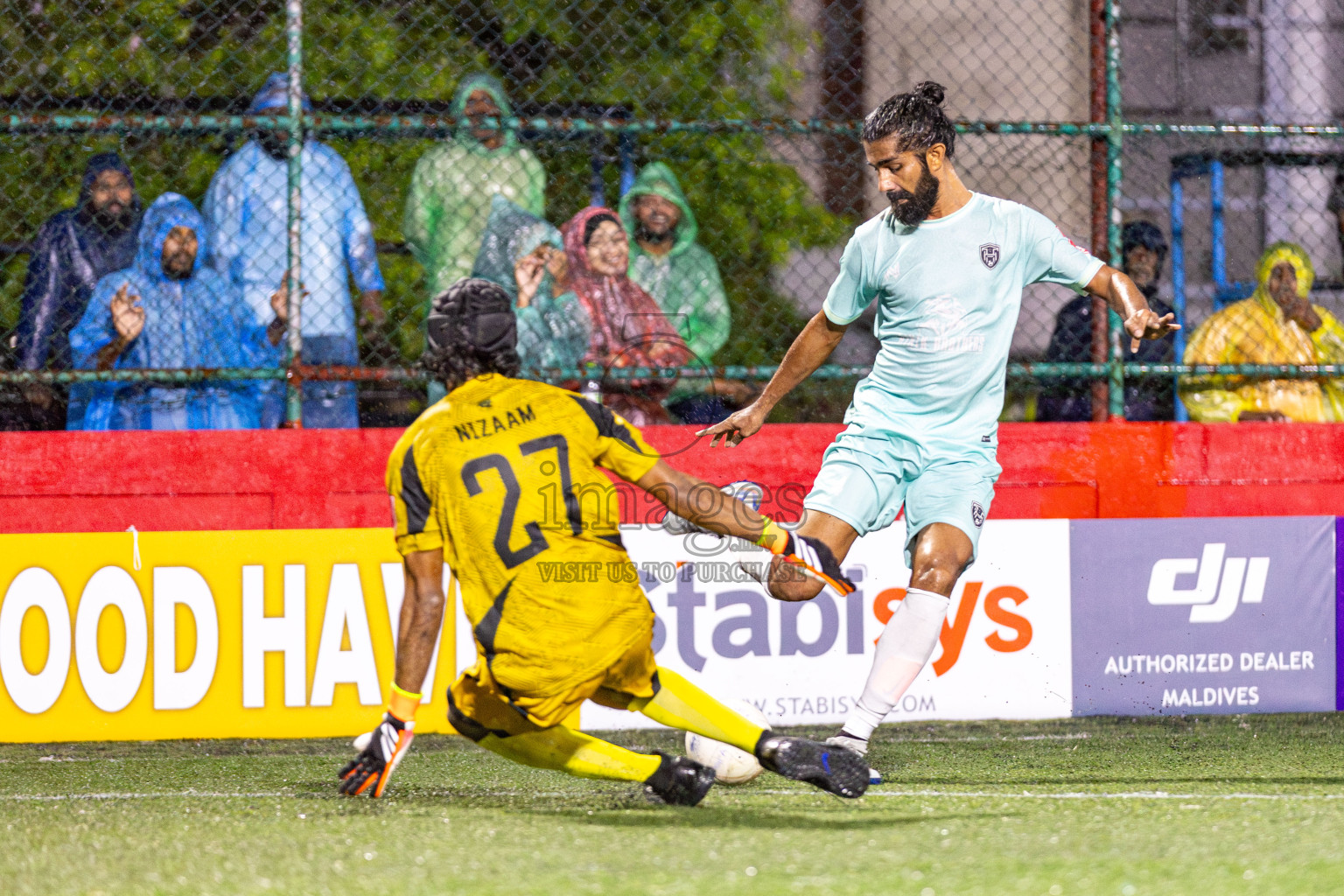 Lh. Hinnavaru VS Lh. Olhuvelifushi on Day 22 of Golden Futsal Challenge 2025 was held on Sunday, 26 January 2025, in Hulhumale', Maldives. 
Photos: Hassan Simah / images.mv