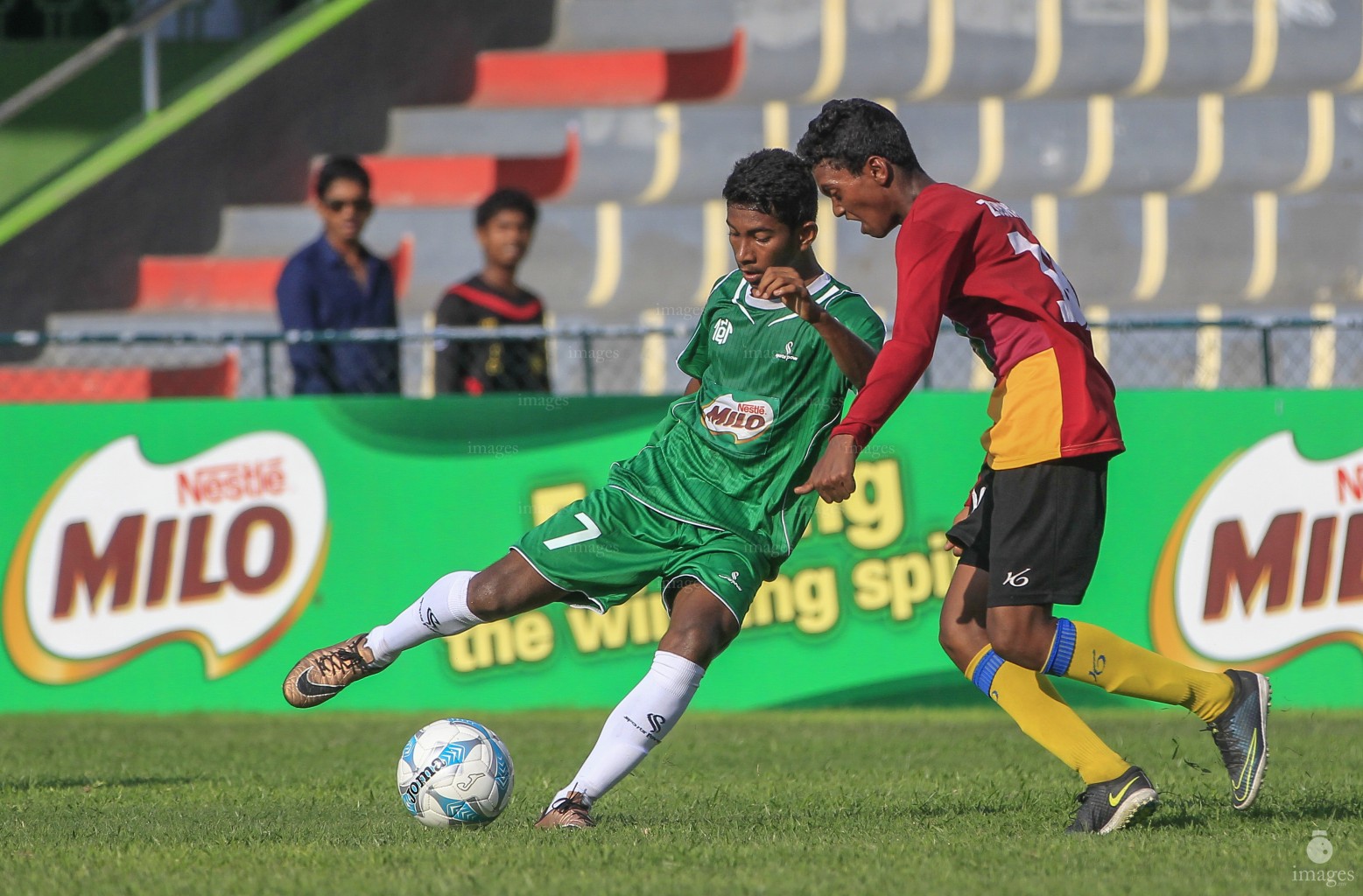 DH.Atoll Thauleemee Marukaz vs Muhyiddin School in the interschool Under 16 football tournament , 2016. (Images.mv Photo: Mohamed Ahsan)