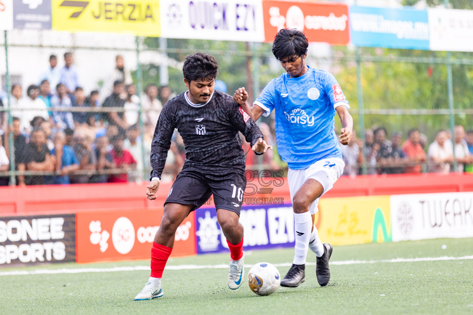Dh Bandidhoo vs Dh. Maaenboodhoo in Day 13 of Golden Futsal Challenge 2025 was held on Friday, 17th January 2025, in Hulhumale', Maldives Photos: Hassan Simah / images.mv