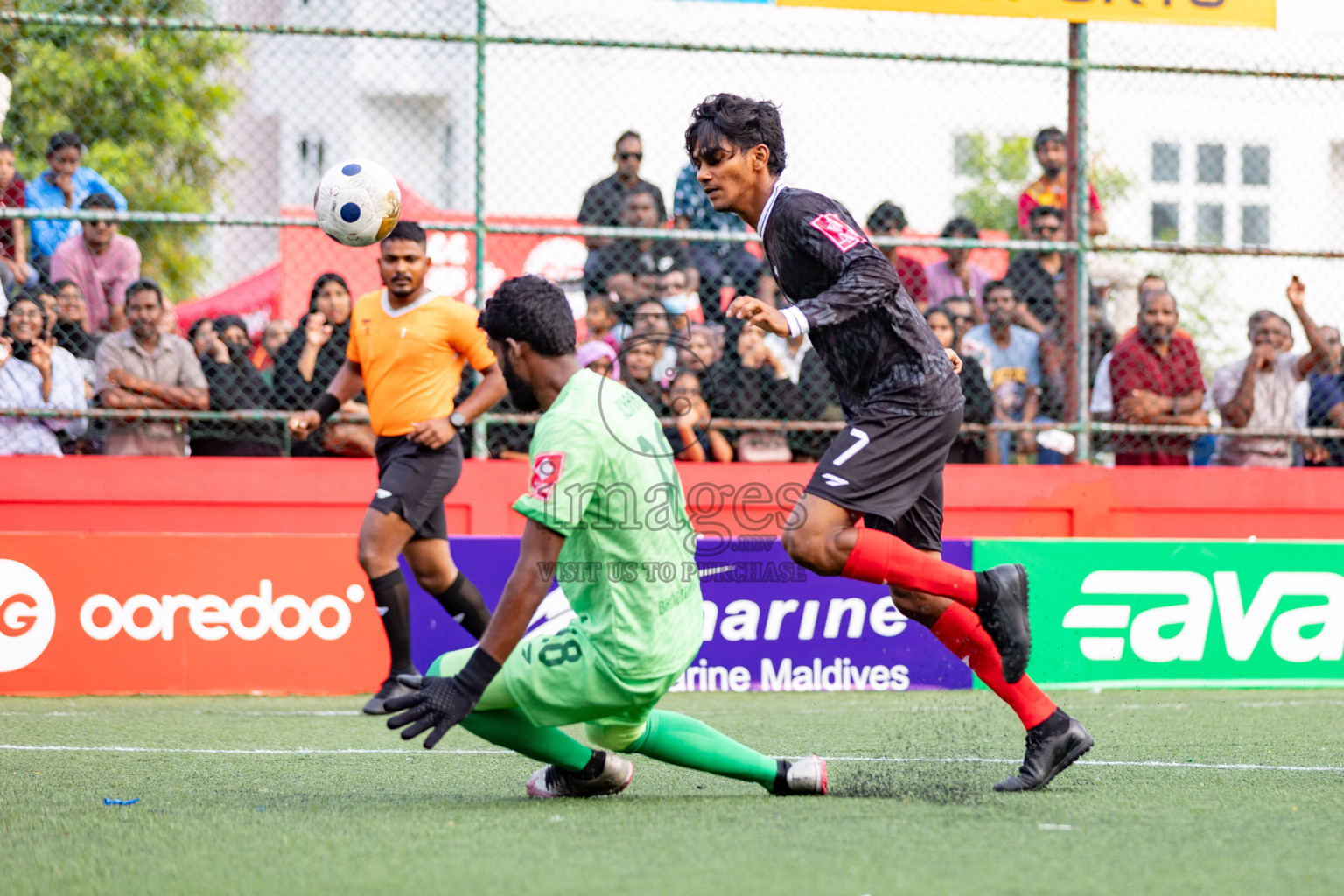 Dh Bandidhoo vs Dh. Maaenboodhoo in Day 13 of Golden Futsal Challenge 2025 was held on Friday, 17th January 2025, in Hulhumale', Maldives Photos: Hassan Simah / images.mv