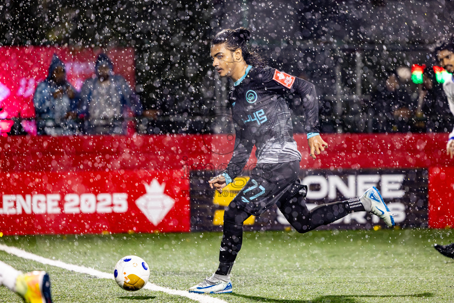 K Guraidhoo vs K Thulusdhoo on Day 18 of Golden Futsal Challenge 2025 was held on Thursday, 23rd January 2025, in Hulhumale', Maldives. Photos: Nausham Waheed / images.mv