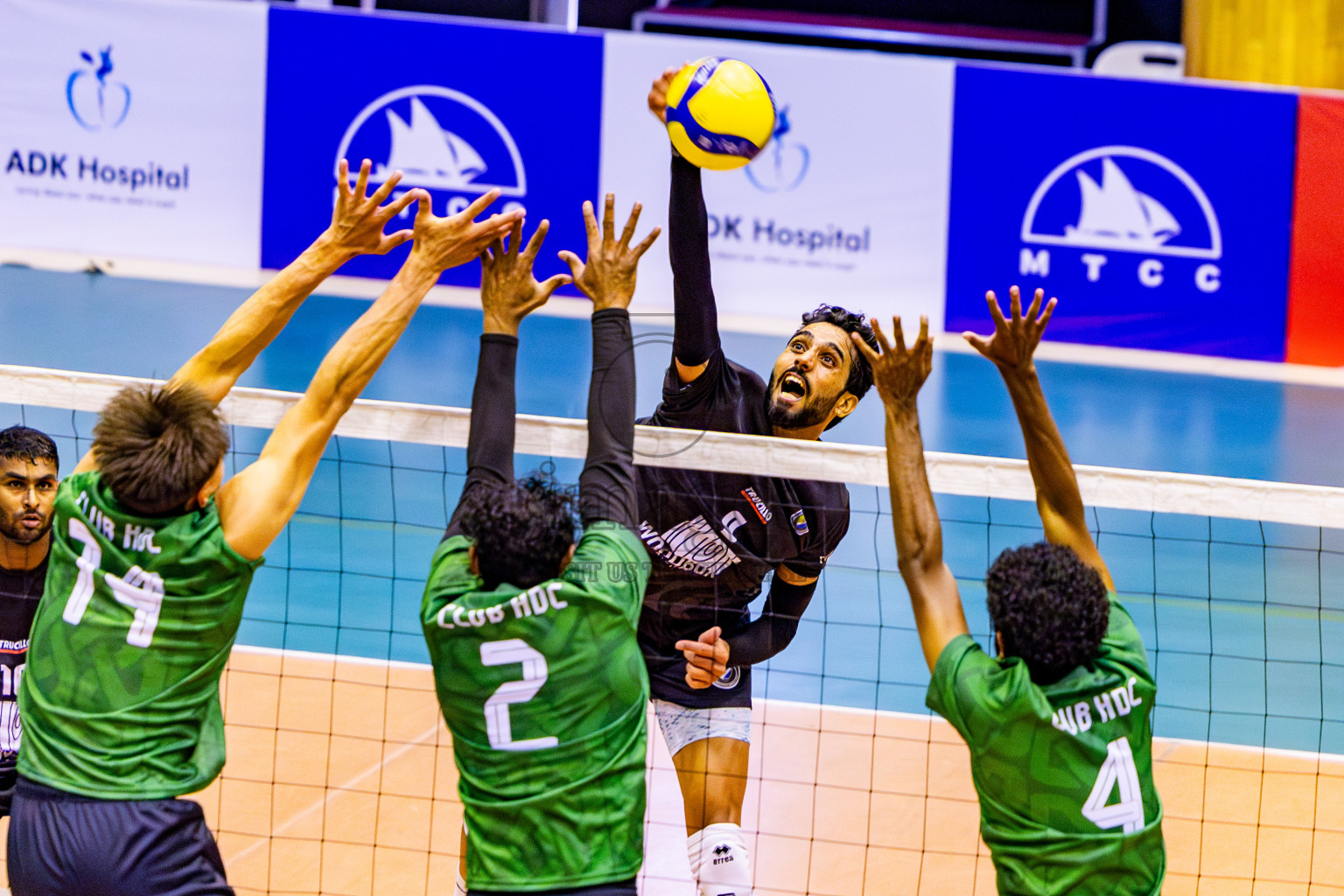 HDC vs DSC in Day 2 of MILO VAM Cup 2024 Men's Division was held in Social Center Indoor Hall on Tuesday, 29th October 2024. Photos: Nausham Waheed / images.mv