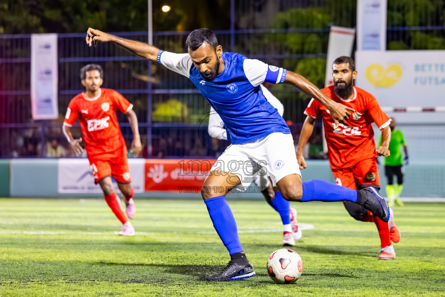 Kudarikilu vs Hithaadhoo in Day 1 of Better in Baa Futsal Fiesta 2025 Men's division held in B. Eydhafushi, Maldives on Wednesday, 5th November 2025. Photos: Nausham Waheed / images.mv