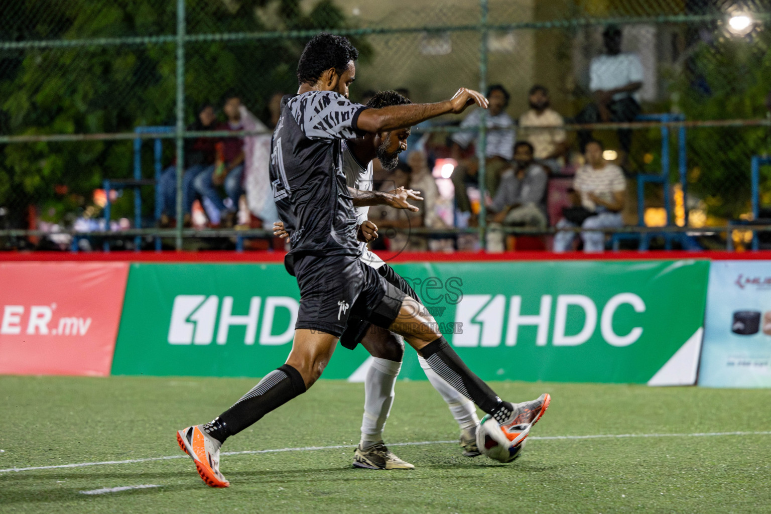 DHAAKHILY CLUB vs KULHIVARU VUZARA CLUB in Club Maldives Classic 2024 held in Rehendi Futsal Ground, Hulhumale', Maldives on Thursday, 12th September 2024. 
Photos: Hassan Simah / images.mv