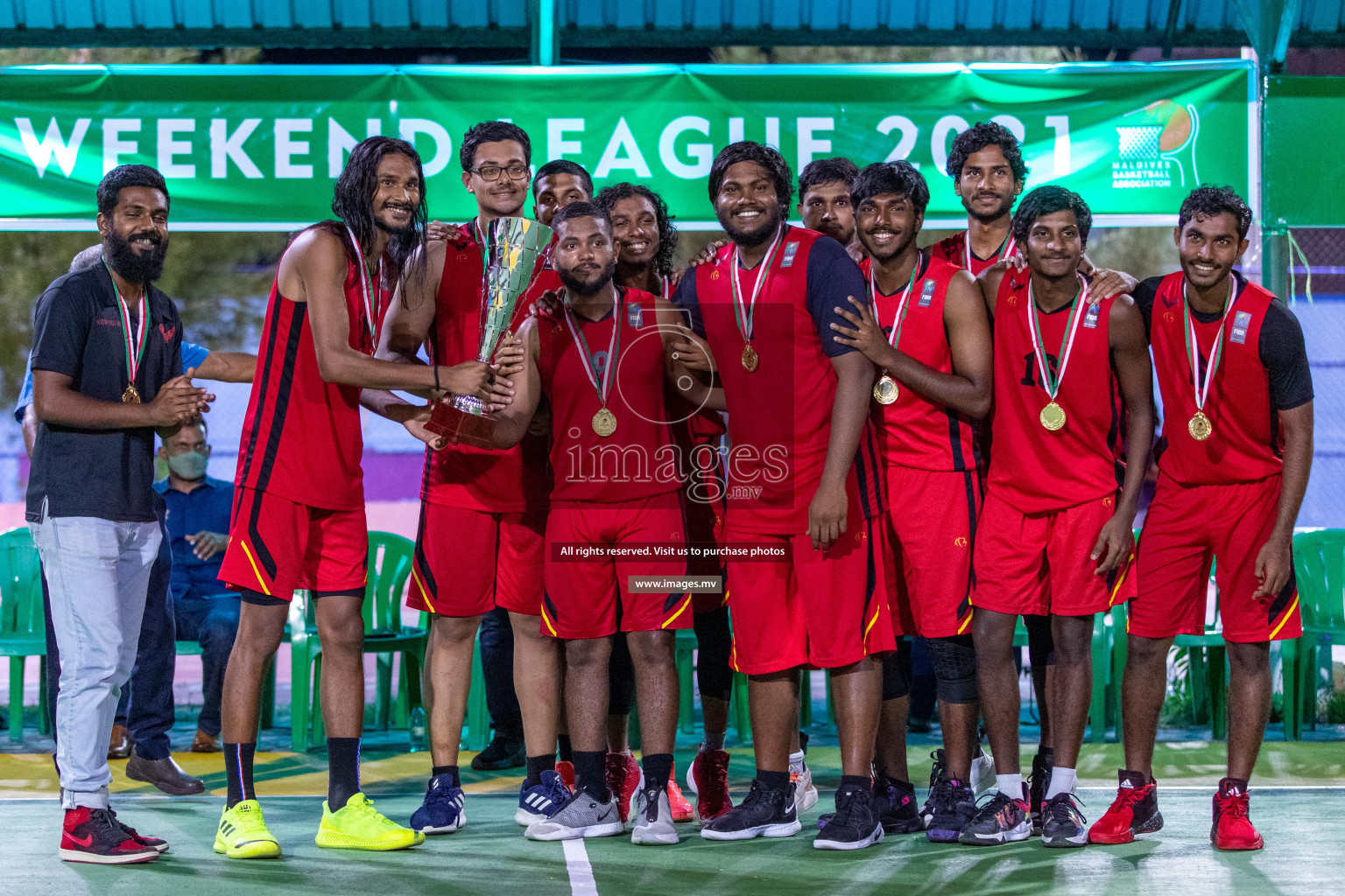 Finals of Weekend League 2021 was held on Monday, 6th December 2021, at Ekuveni Outdoor Basketball court Photos: Ismail Thoriq / images.mv