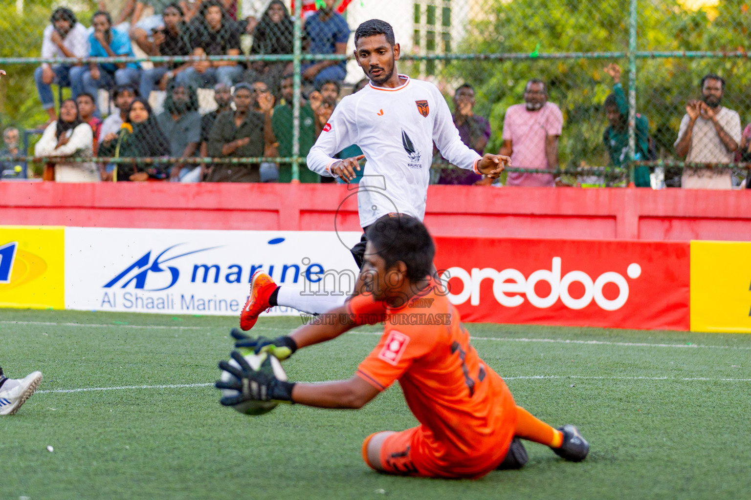 Th. Hirilandhoo VS Th. Guraidhoo in Day 6 of Golden Futsal Challenge 2024 was held on Saturday, 20th January 2024, in Hulhumale', Maldives 
Photos: Hassan Simah / images.mv