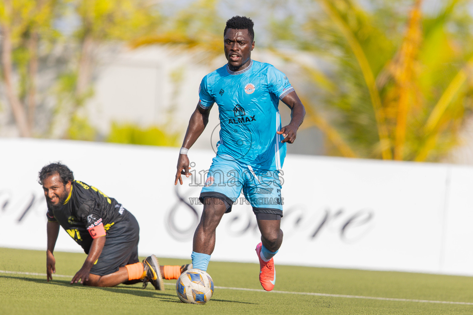 Irumathi FC VS Middle East in Day 5 of Eydhafushi Cup 2025 held in Eydhafushi Football Stadium at B. Eydhafushi, Maldives on Tuesday, 9th September 2025. Photos: Arif Rasheed / images.mv