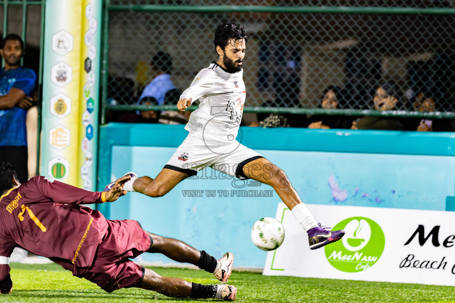 Ifhaams vs Comienzo fc in Semi Finals of Laamehi Dhiggaru Ekuveri Futsal Challenge 2025 was held on Sunday, 27th July 2025, at Dhiggaru Futsal Ground, Dhiggaru, Maldives Photos: Areef Adam / images.mv