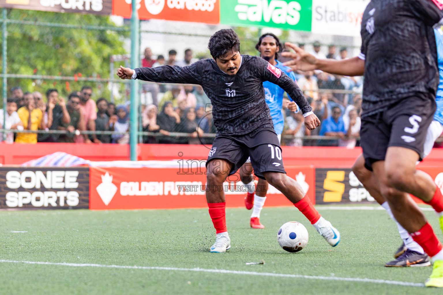 Dh Bandidhoo vs Dh. Maaenboodhoo in Day 13 of Golden Futsal Challenge 2025 was held on Friday, 17th January 2025, in Hulhumale', Maldives Photos: Hassan Simah / images.mv