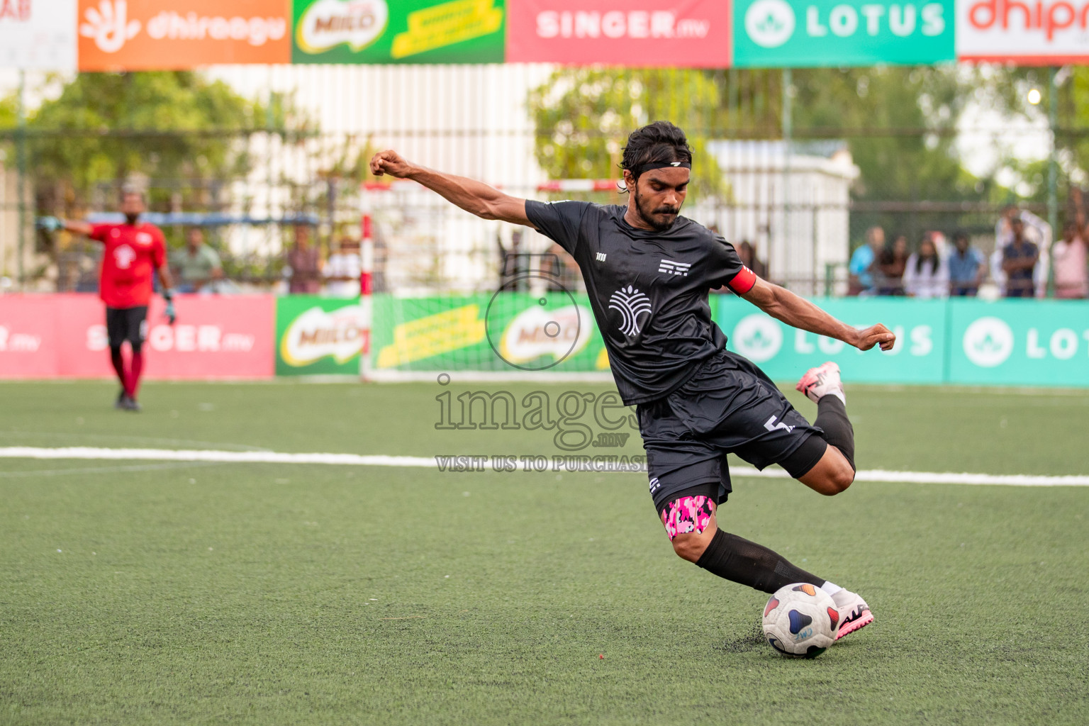 TRADENET VS KULHIVARU VUZARA CLUB in Club Maldives Classic 2024 held in Rehendi Futsal Ground, Hulhumale', Maldives on Friday, 6th September 2024. 
Photos: Hassan Simah / images.mv