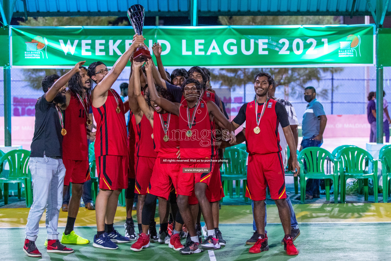 Finals of Weekend League 2021 was held on Monday, 6th December 2021, at Ekuveni Outdoor Basketball court Photos: Ismail Thoriq / images.mv