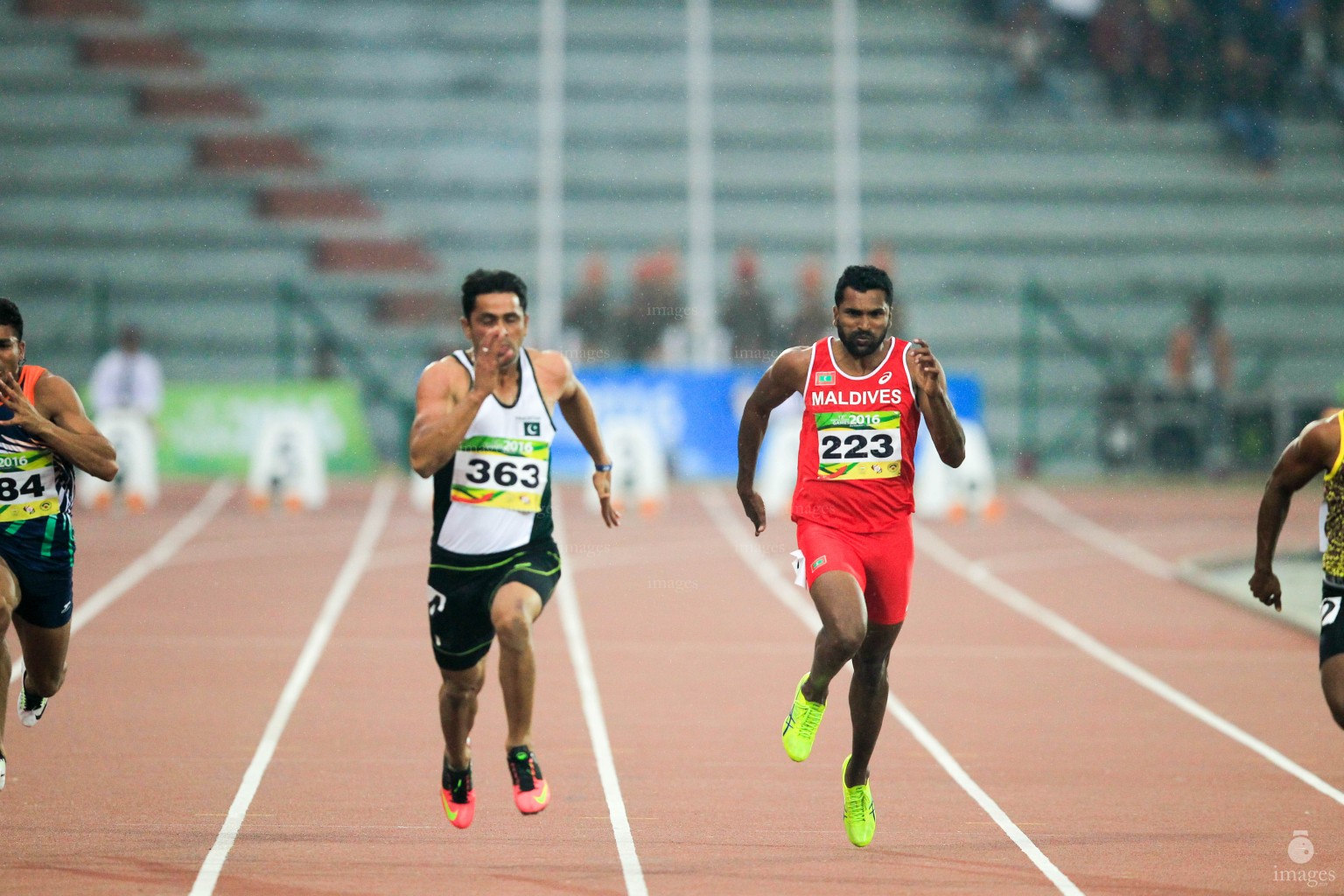 Hassan Haleem runs in the 100m heats in the South Asian Games in Guwahati, India, Tuesday, February. 09, 2016. (Images.mv Photo/ Hussain Sinan).