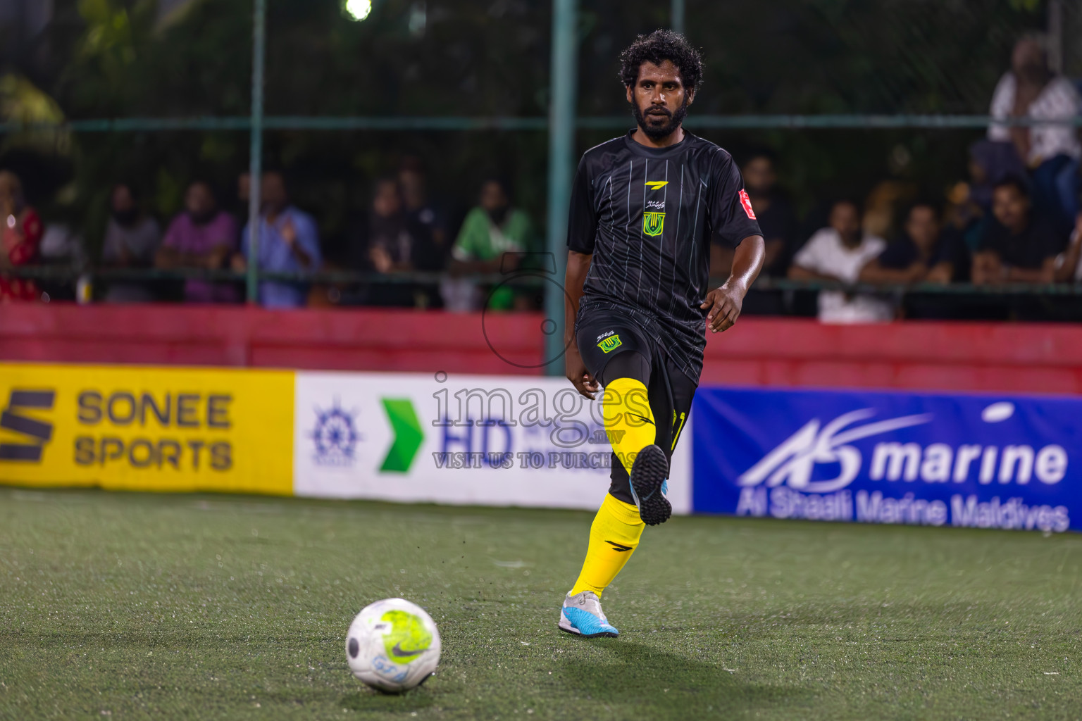 HDh Finey vs HDh Vaikaradhoo in Day 10 of Golden Futsal Challenge 2024 was held on Tuesday, 23rd January 2024, in Hulhumale', Maldives
Photos: Ismail Thoriq / images.mv