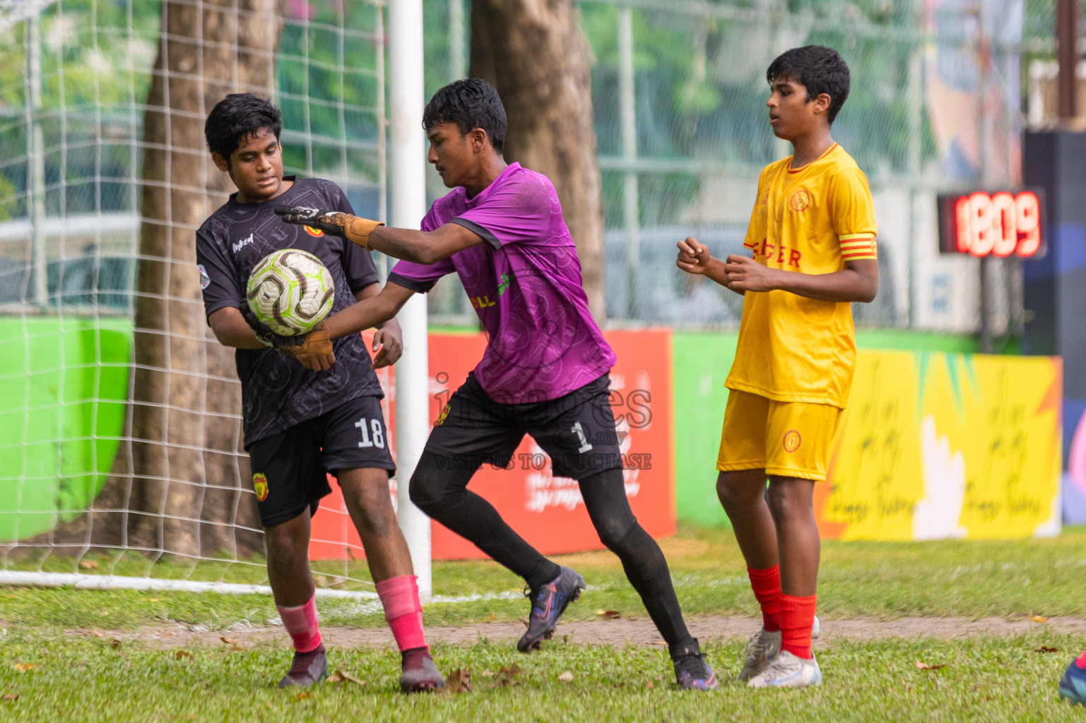 United Victory vs Victory Sports Club  (U14) in Day 5 of Dhivehi Youth League 2024 held at Henveiru Stadium on Friday 29th November 2024. Photos: Shuu Abdul Sattar/ Images.mv