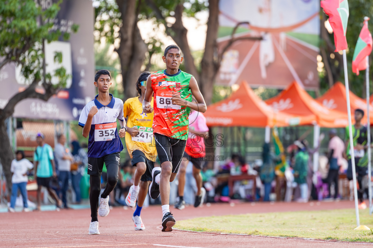 Day 4 of Inter-school Athletics Championship 2025 held in Ekuveni Synthetic Track, Male', Maldives on Thursday, 09th October 2025. Photos by: Raaif Yoosuf / Images.mv