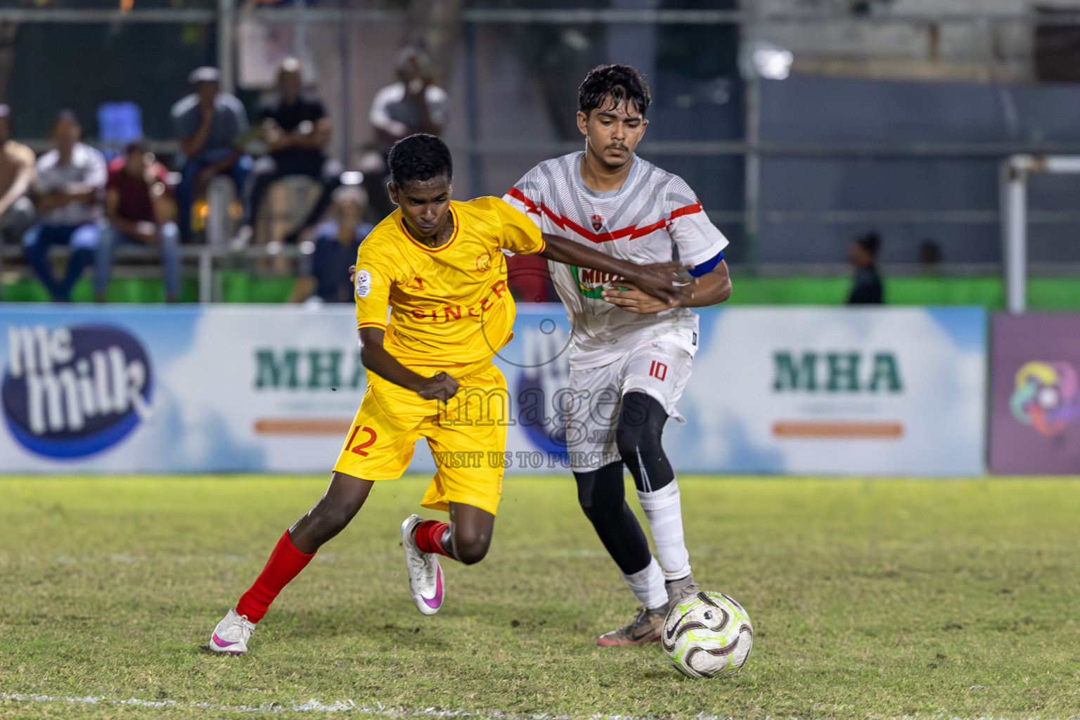 Day 10 of Dhivehi Youth League 2024 was held at Henveiru Stadium, Male', Maldives on Sunday, 15th December 2024.
Photos: Ismail Thoriq / Images.mv