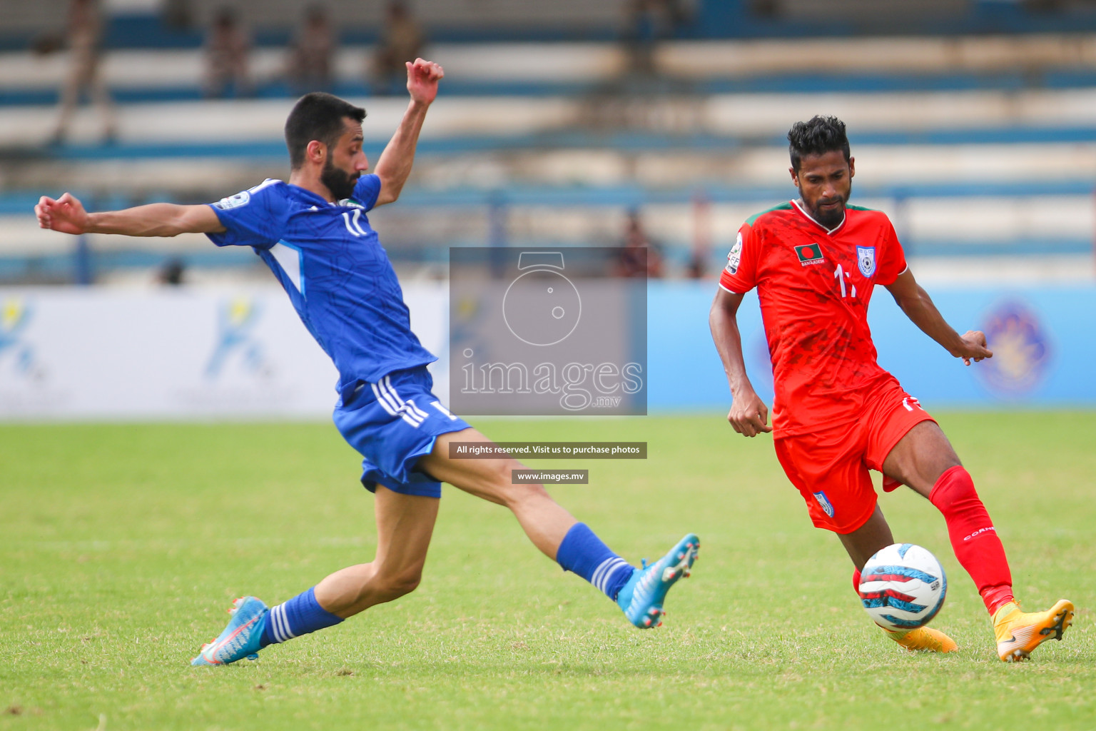 Kuwait vs Bangladesh in the Semi-final of SAFF Championship 2023 held in Sree Kanteerava Stadium, Bengaluru, India, on Saturday, 1st July 2023. Photos: Nausham Waheed, Hassan Simah / images.mv