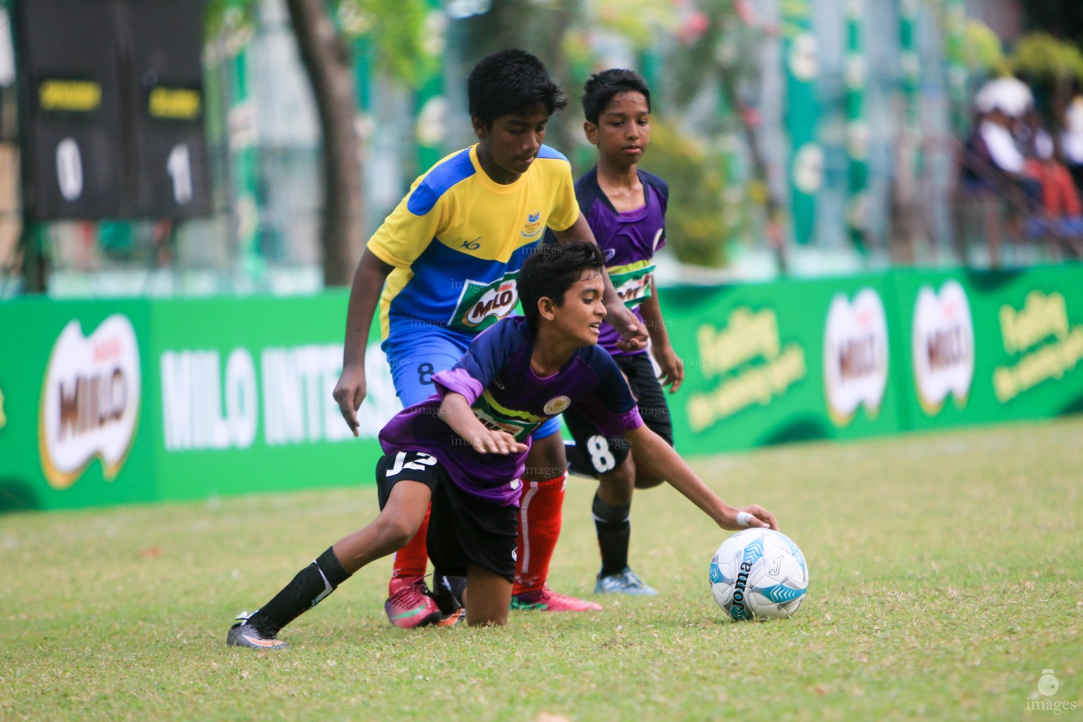 Billabong vs Ghiyaasuddeen in Interschool Football Under 14 tournament in Male', Maldives, Thursday, March. 03, 2016. (Images.mv Photo/Abdulla Abeedh).