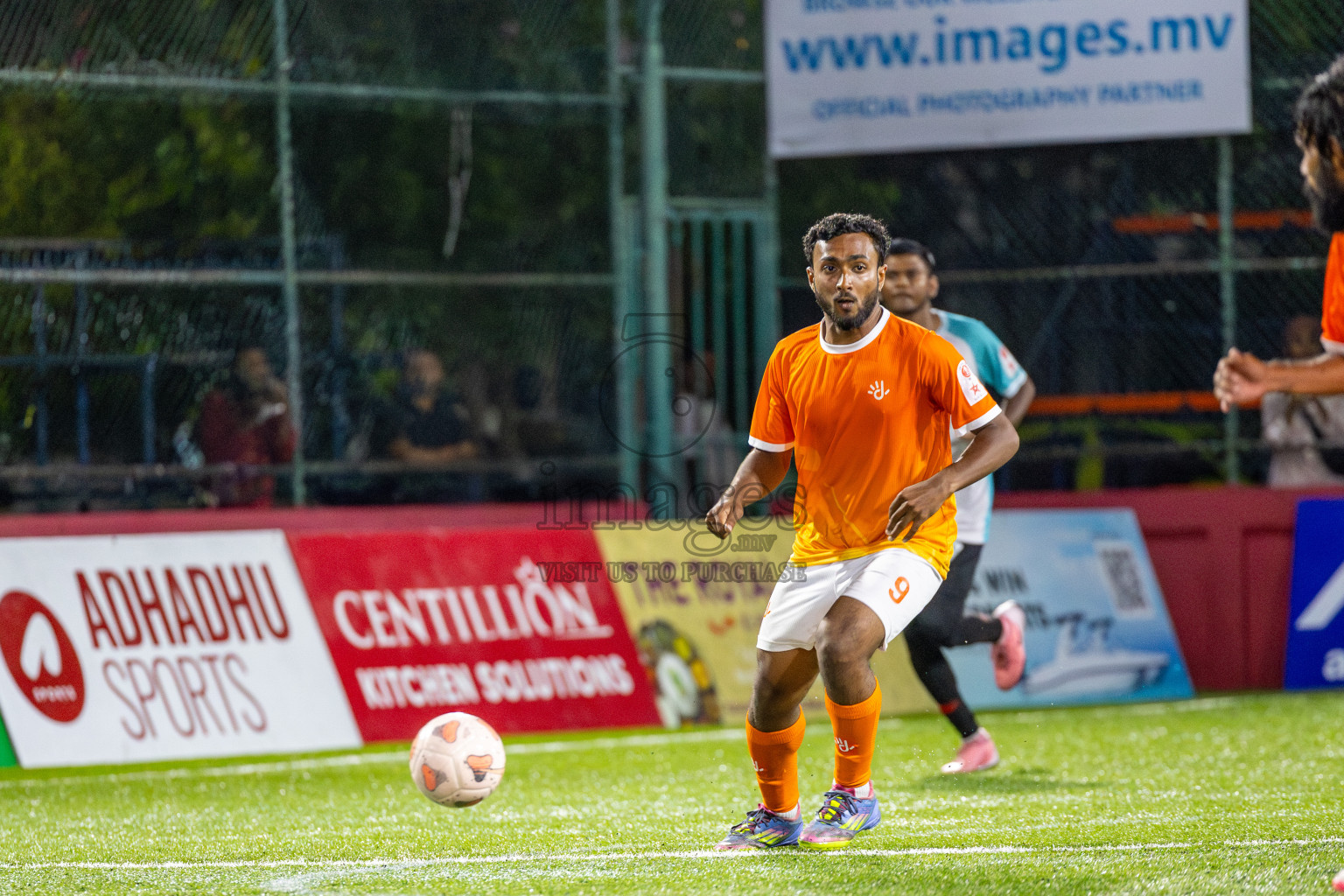 Dhiraagu vs Police Club in Day 9 of Club Maldives Cup 2025 was held in Rehendhi Futsal Ground, Hulhumale', Maldives on Thursday, 9th October 2025. 
Photos: Ismail Thoriq / images.mv