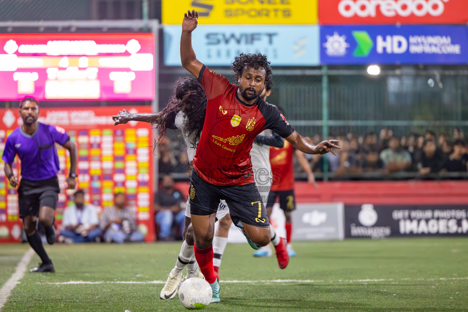 Vilimale vs L Gan in Semi Finals of Golden Futsal Challenge 2024 which was held on Friday, 1st March 2024, in Hulhumale', Maldives.
Photos: Ismail Thoriq / images.mv