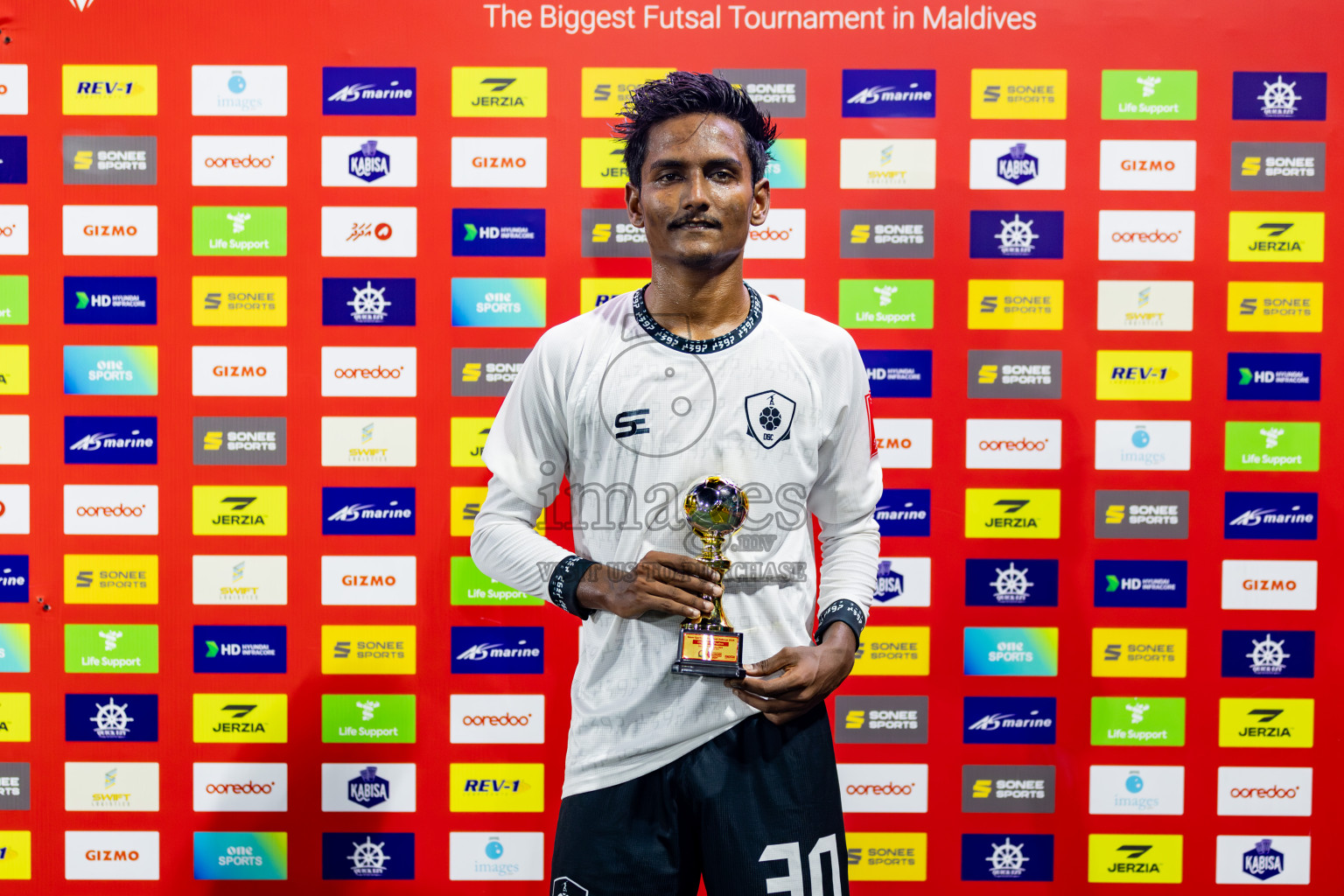 R. Dhuvaafaru VS Sh. Feydhoo on Day 33 of Golden Futsal Challenge 2024, held on Sunday, 18th February 2024, in Hulhumale', Maldives Photos: Hassan Simah / images.mv