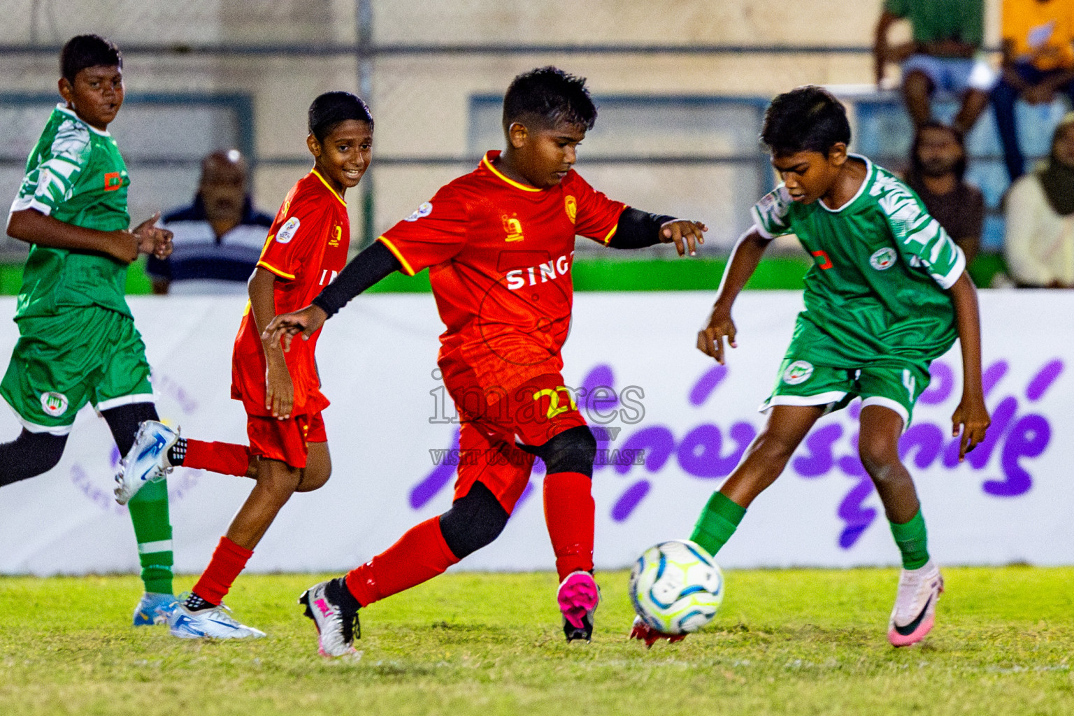 Victory Sports Club vs Hurriyya Sports Club (U12) in Day 9 of Dhivehi Youth League 2024 held at Henveiru Stadium on Saturday, 14th December 2024. Photos: Nausham Waheed / Images.mv