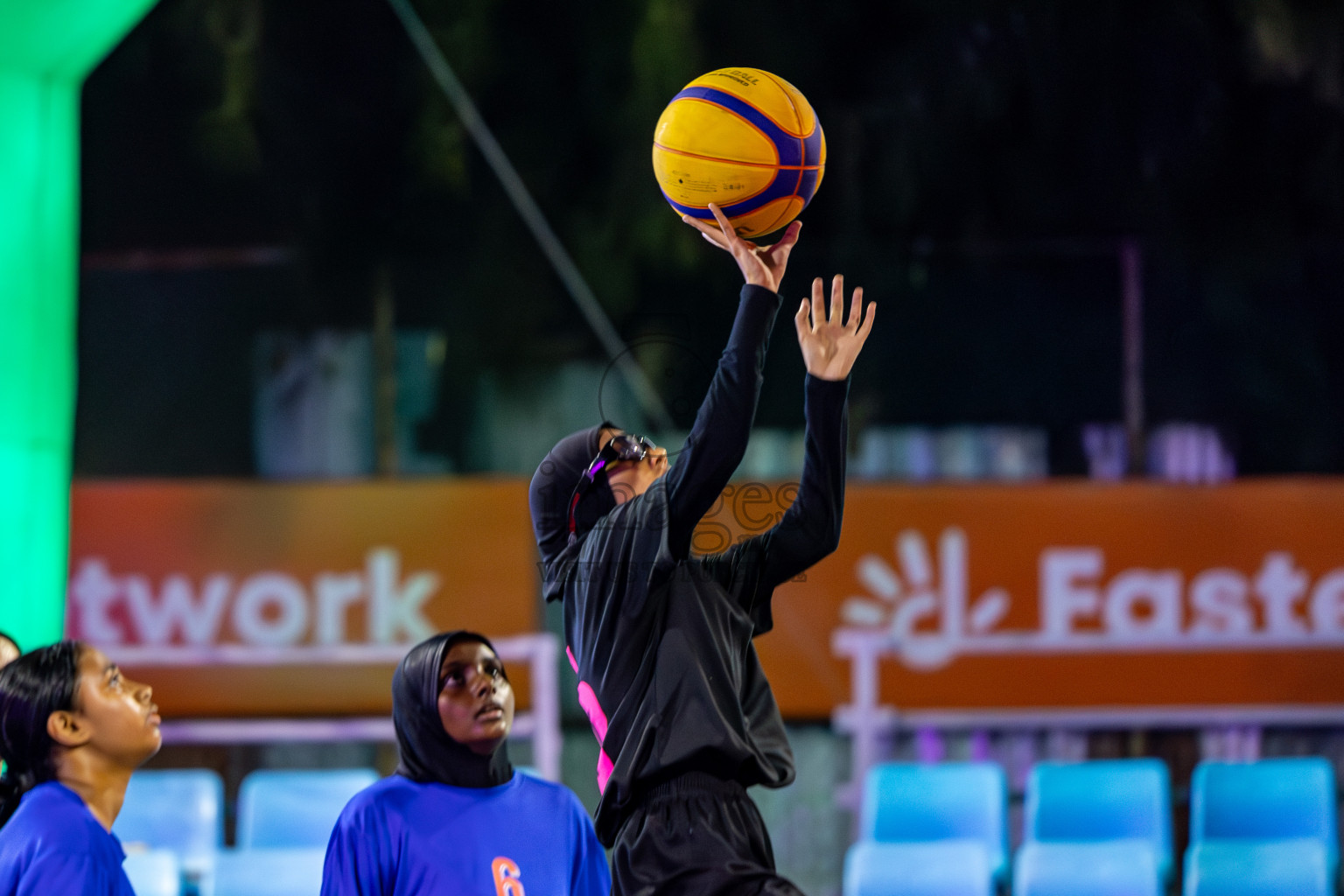 Day 7 of MILO Ramadan 3x3 Challenge 2024 was held in Ekuveni Outdoor Basketball Court at Male', Maldives on Monday, 18th March 2024.
Photos: Mohamed Mahfooz Moosa / images.mv