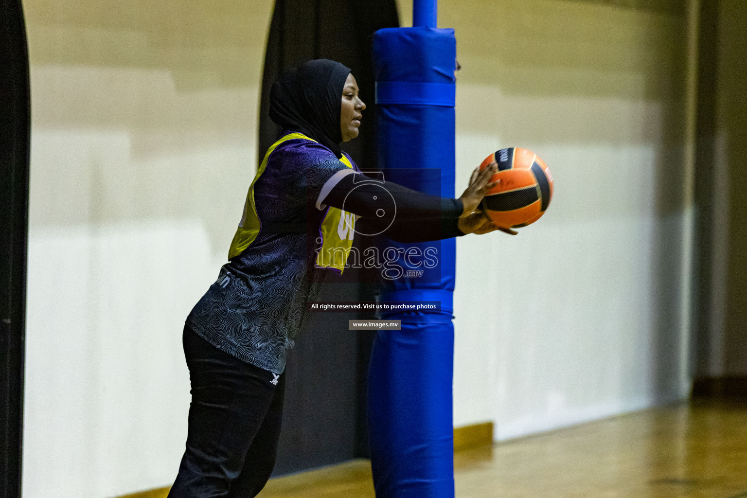 Sports Club Skylark vs Vyansa in the Milo National Netball Tournament 2022 on 17 July 2022, held in Social Center, Male', Maldives. 
Photographer: Hassan Simah / Images.mv