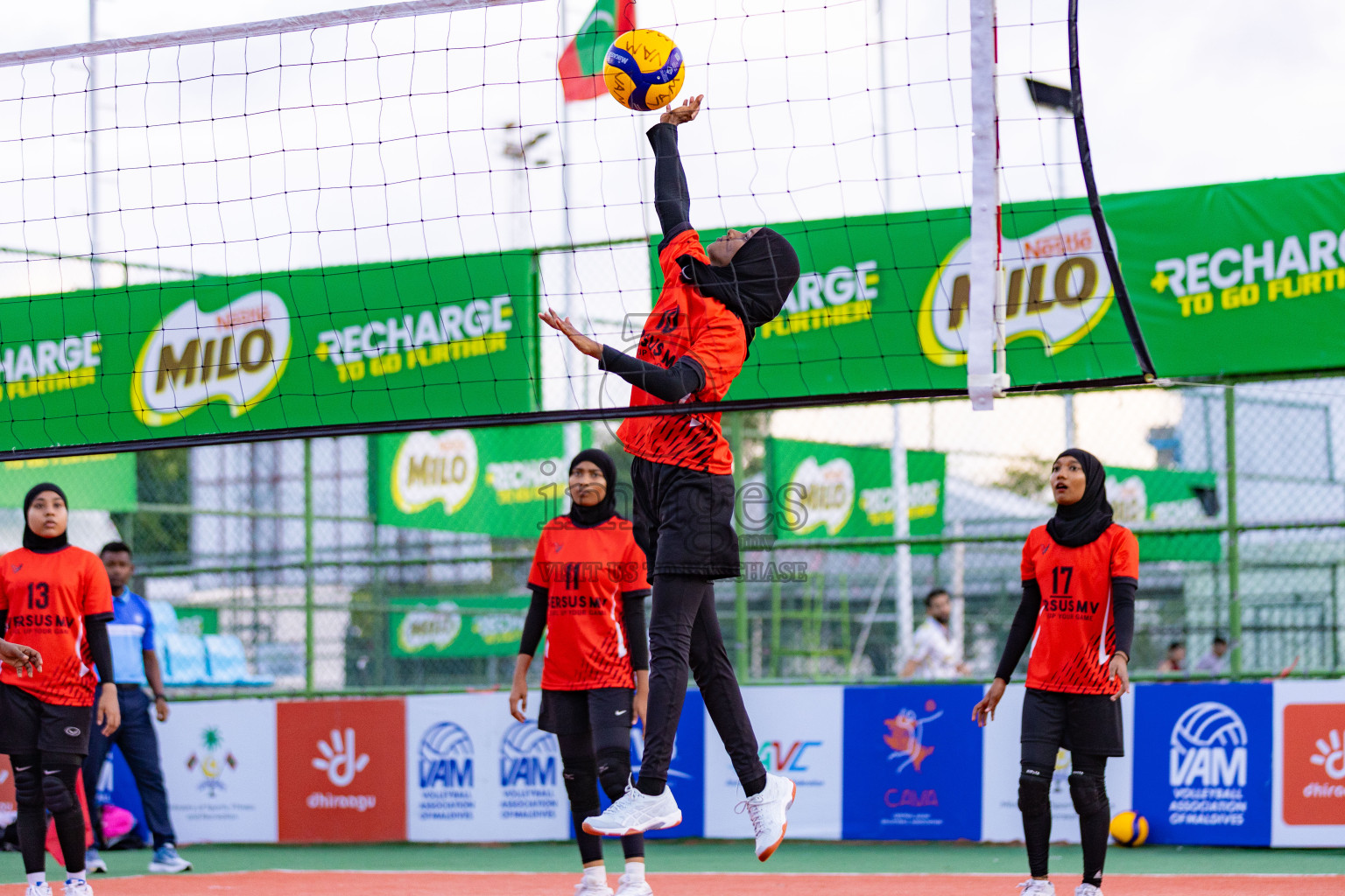 Villigili Z. Jamihyya vs Raajje Volley Club in Semi Finals of Milo National Junior Volleyball Championship 2025 Day 5 was held on Friday, 28th November 2025 at Ekuveni Turf Court Male', Maldives. Photos: Areef Adam / images.mv