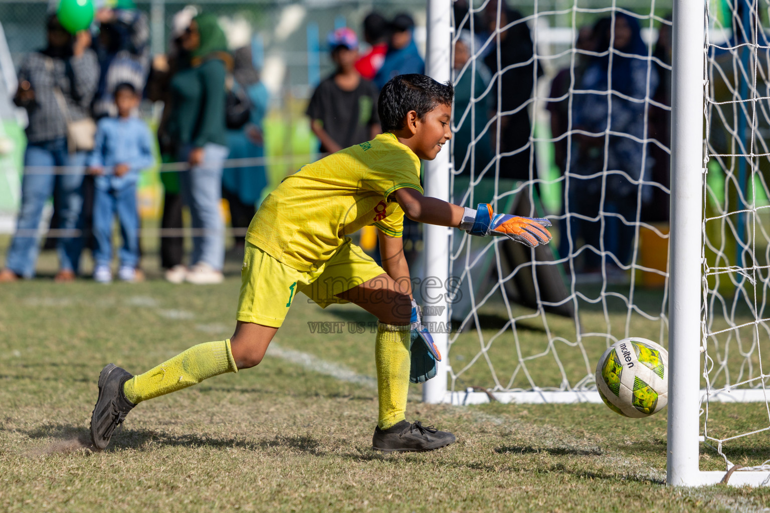 Day 2 of MILO Academy Championship 2025 was held on Friday, 14th February 2025 in Henveiru Stadium. 
Photos: Hassan Simah / Images.mv