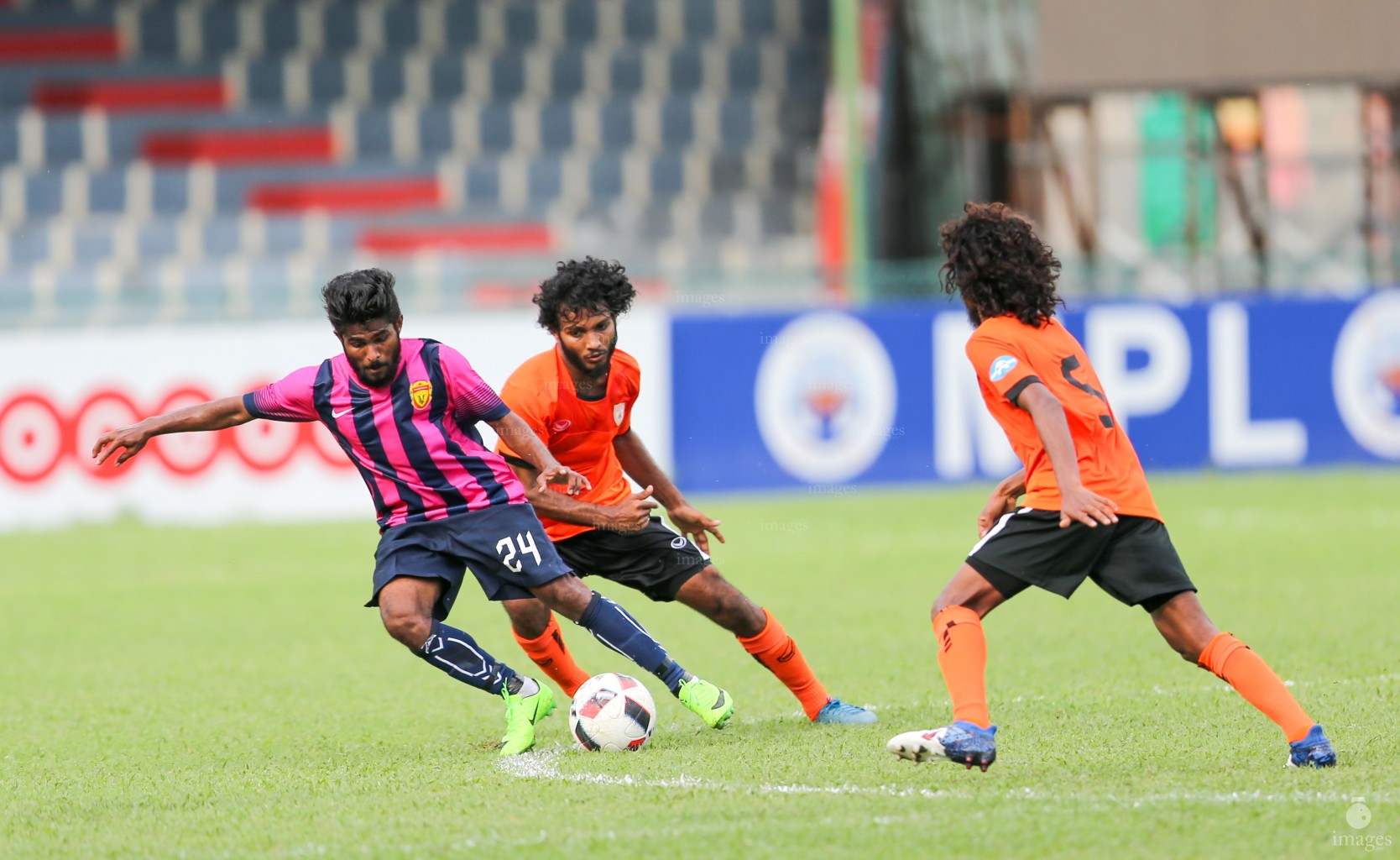Club Eagles vs United Victory in Male' League in Male', Maldives, Saturday, March 04, 2017.(Images.mv Photo/ Hussain Sinan).  