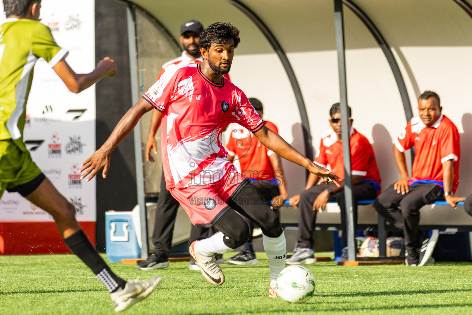 Oblu Experience Ailafushi vs Four Seasons Kuda Huraa in Resort League 2025 (North Male Zone) day 3 was held on Friday, 5th September 2025 in One And Only Reethi Rah Maldives Resort, Photos: Areef Adam / images.mv