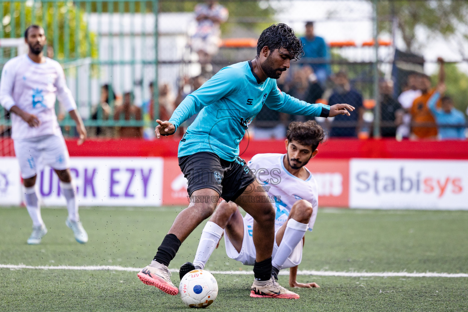AA. Thoddoo VS AA. Himandhoo in Day 7 of Golden Futsal Challenge 2025 was held on Saturday, 11th January 2025, in Hulhumale', Maldives Photos: Hassan Simah / images.mv