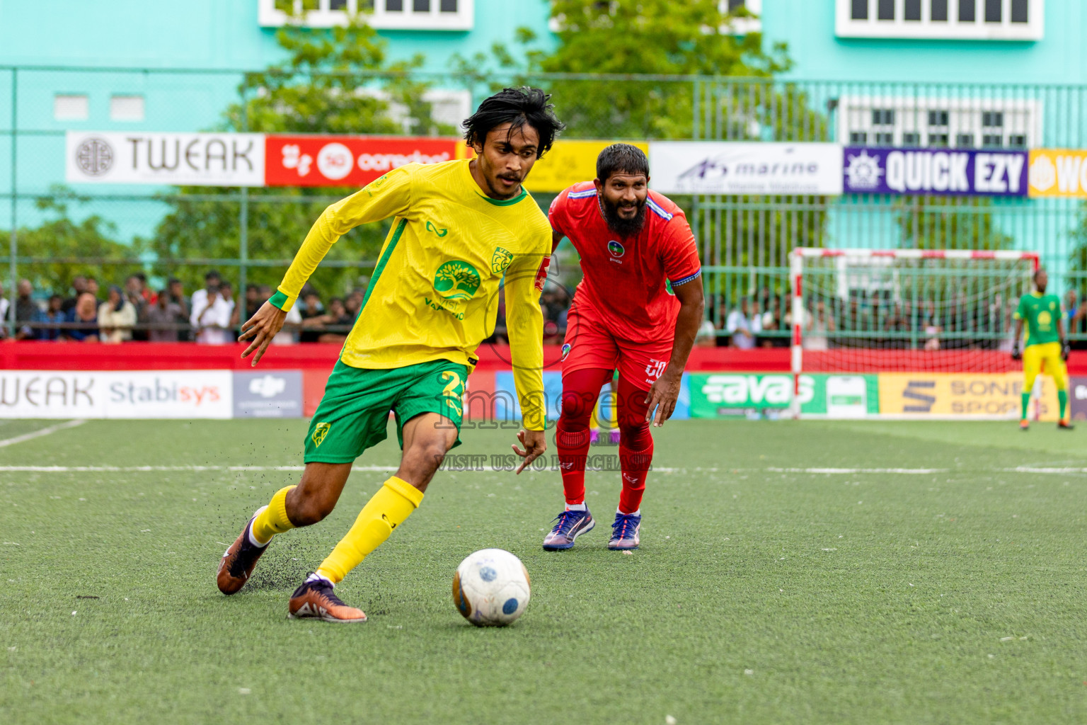 GDh Vaadhoo VS GDh Thinadhoo in Atoll Round Semi-Final on Day 20 of Golden Futsal Challenge 2025 was held on Friday, 24 January 2025, in Hulhumale', Maldives. Photos: Hassan Simah / images.mv
