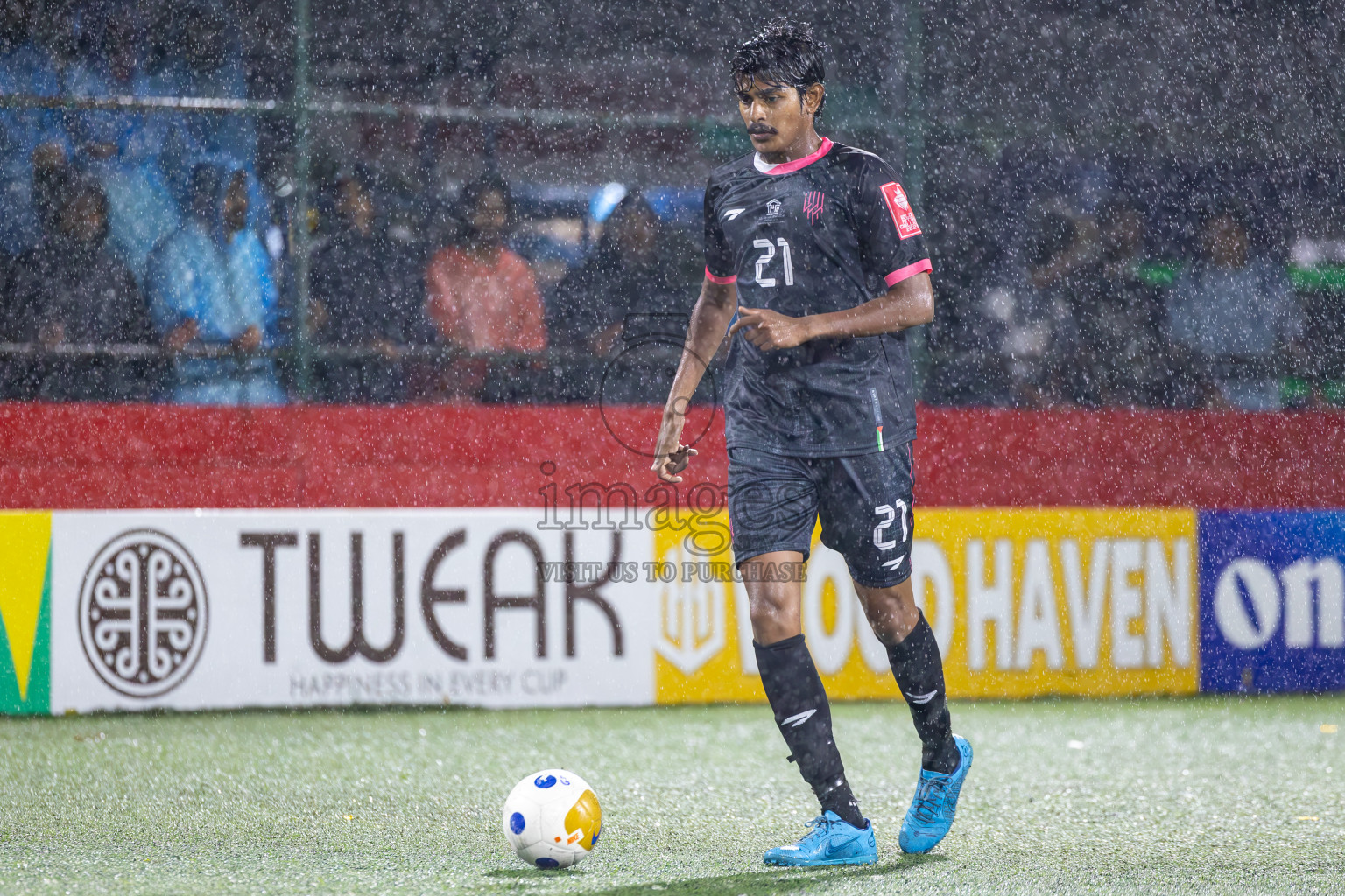 Lh Naifaru vs Lh Kurendhoo on Day 22 of Golden Futsal Challenge 2025 was held on Sunday , 26th January 2025, in Hulhumale', Maldives.
Photos: Ismail Thoriq / images.mv