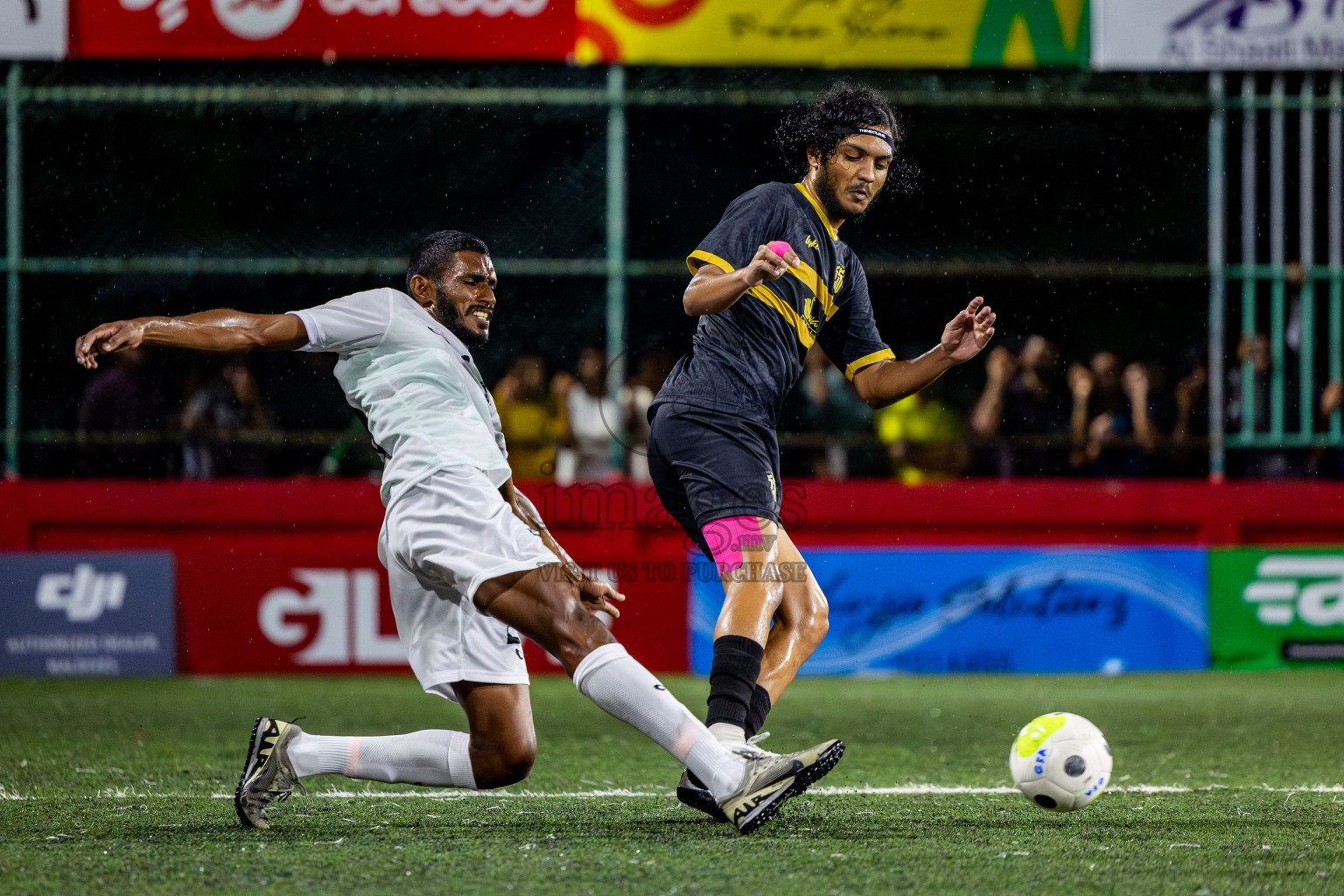 HA Utheem VS HA Ihavandhoo in Day 9 of Golden Futsal Challenge 2025 was held on Monday, 13th January 2025, in Hulhumale', Maldives Photos: Nausham Waheed , Ismail Thoriq / images.mv