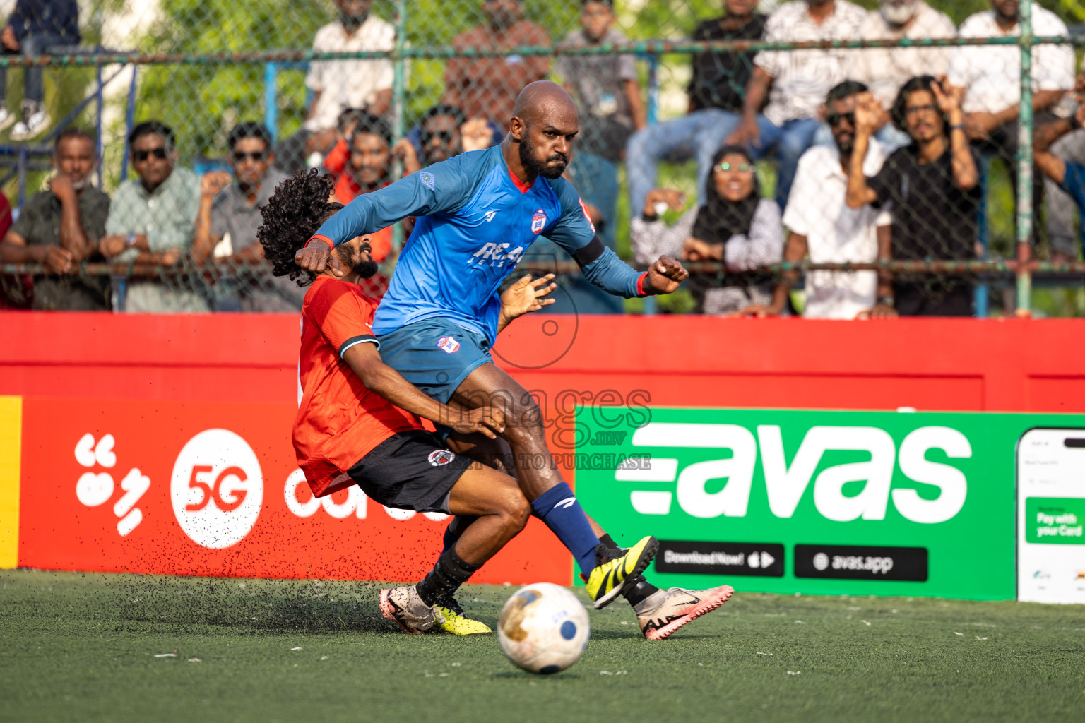 Th Dhiyamigili vs Th Omadhoo in Day 14 of Golden Futsal Challenge 2025 was held on Saturday, 18th January 2025, in Hulhumale', Maldives. 
Photos: Hassan Simah / images.mv