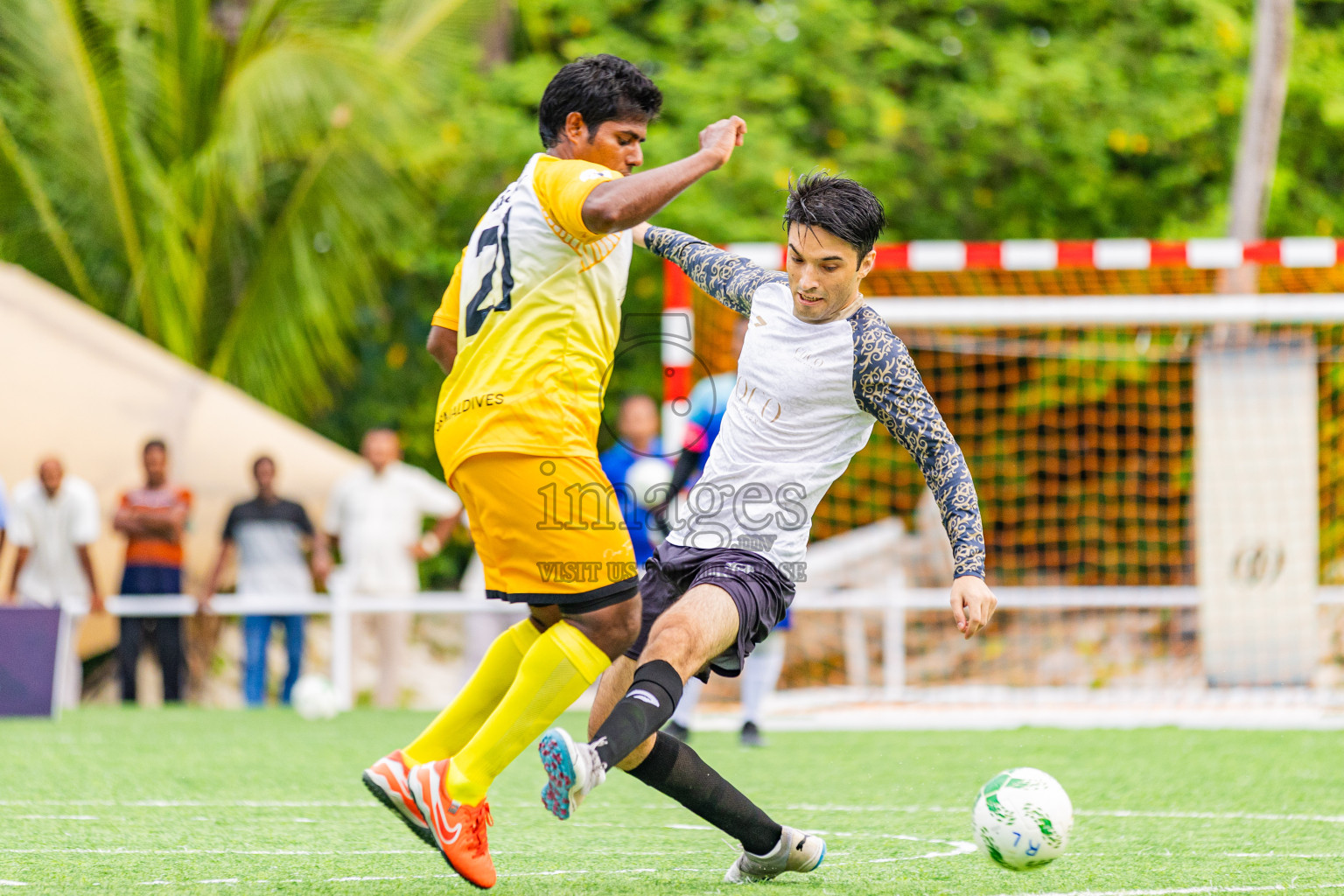 COCO Bodu Hithi vs Baros in Resort League 2025 (North Male Zone) day 9 was held on Thursday, 11th September 2025 in One And Only Reethi Rah Maldives Resort, Photos: Areef Adam / images.mv