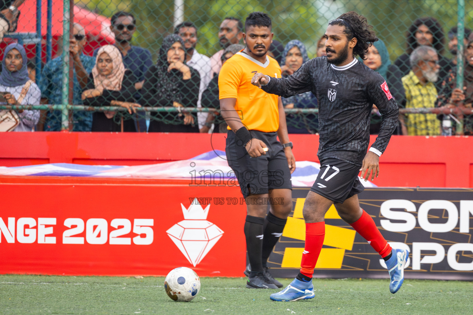 Dh Bandidhoo vs Dh Maaenboodhoo in Day 13 of Golden Futsal Challenge 2025 was held on Friday, 17th January 2025, in Hulhumale', Maldives Photos: Ismail Thoriq / images.mv