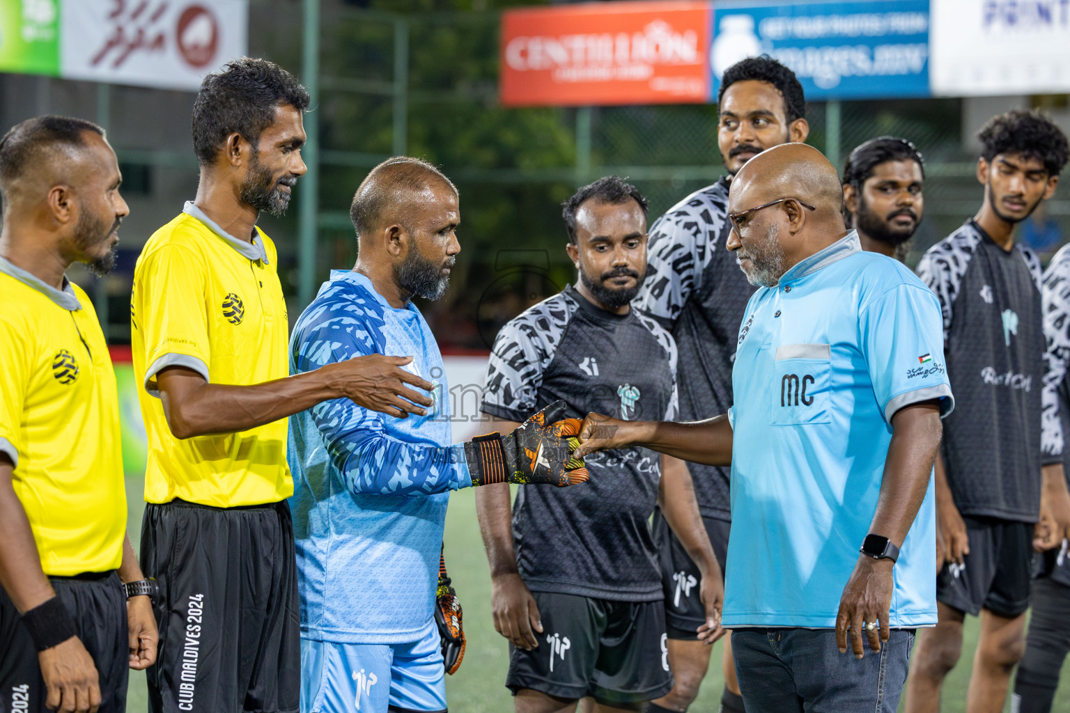 DHAAKHILY CLUB vs KULHIVARU VUZARA CLUB in Club Maldives Classic 2024 held in Rehendi Futsal Ground, Hulhumale', Maldives on Thursday, 12th September 2024. 
Photos: Hassan Simah / images.mv