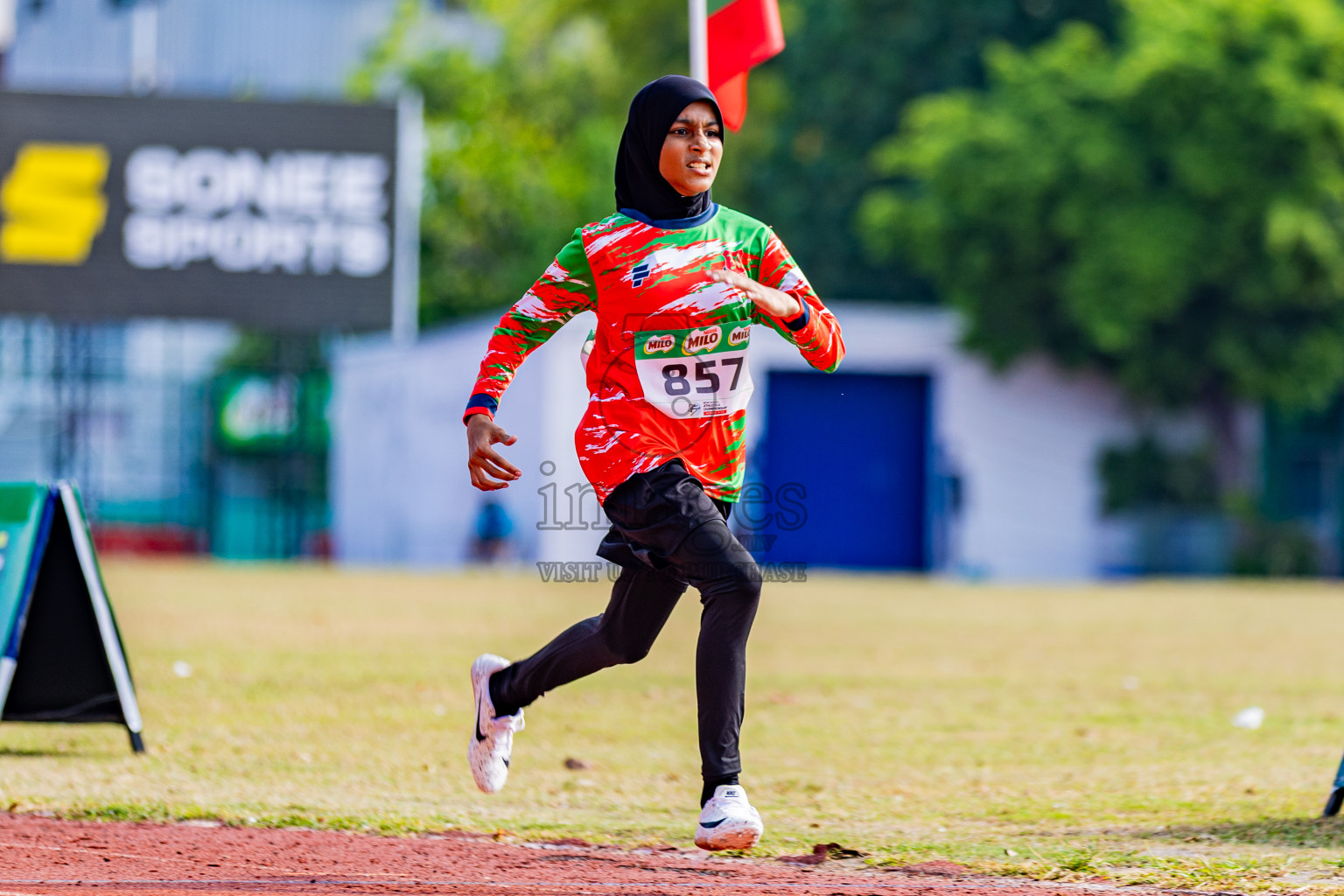 Day 3 of Inter-school Athletics Championship 2025 held in Ekuveni Synthetic Track, Male', Maldives on Wednesday, 08th October 2025. Photos by: Areef Adam / Images.mv