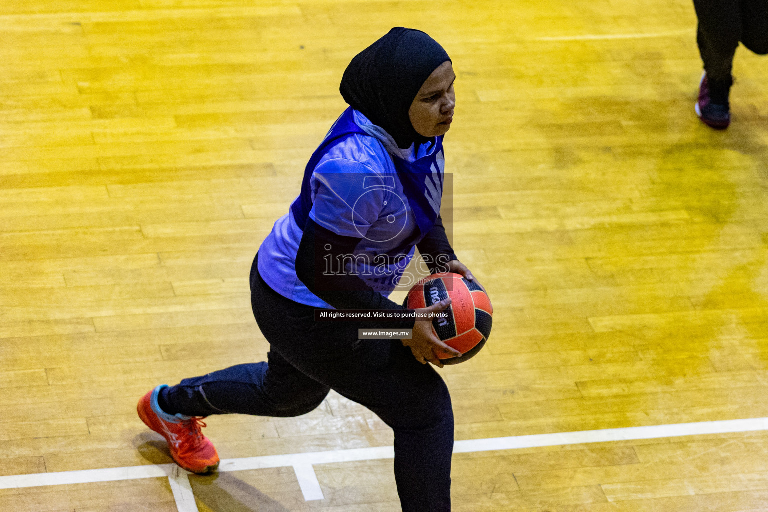 Lorenzo Sports Club vs Vyansa in the Milo National Netball Tournament 2022 on 18 July 2022, held in Social Center, Male', Maldives. Photographer: Shuu, Hassan Simah / Images.mv