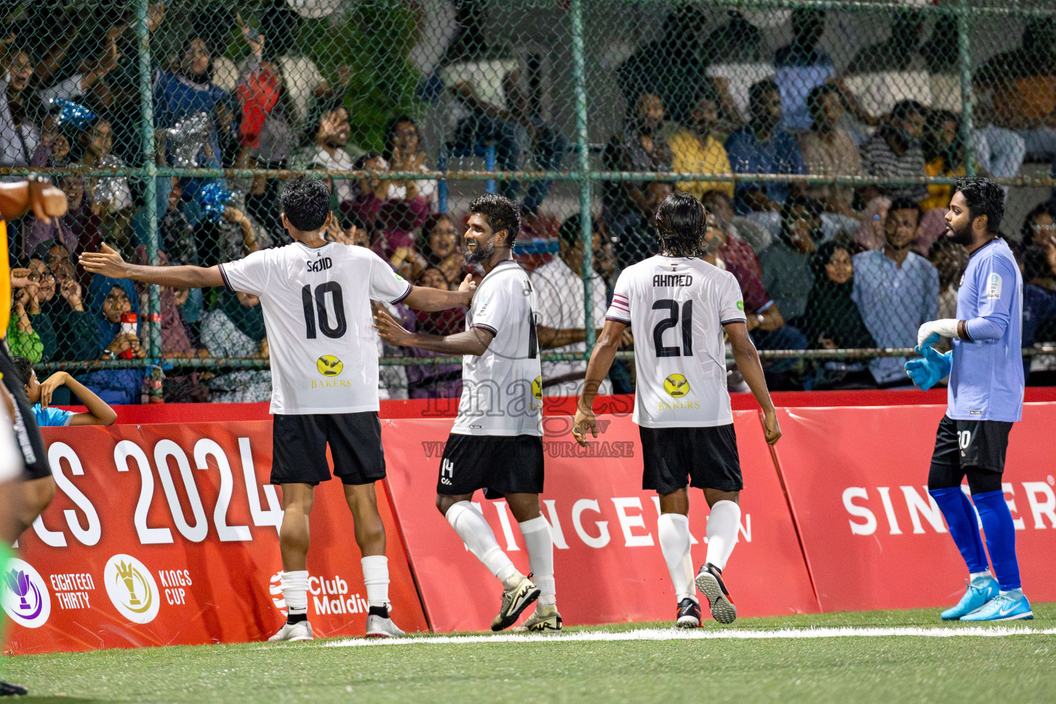 TEAM BADHAHI vs KULHIVARU VUZARA CLUB in the Semi-finals of Club Maldives Classic 2024 held in Rehendi Futsal Ground, Hulhumale', Maldives on Tuesday, 19th September 2024. 
Photos: Ismail Thoriq / images.mv