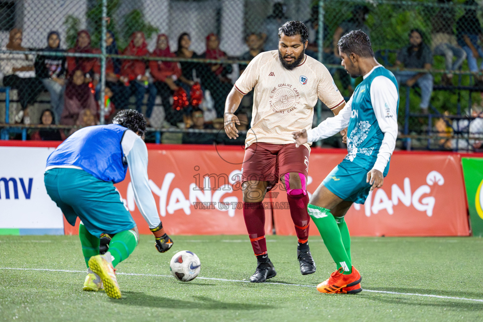 CLUB 220 vs HES CLUB Maldives Classic 2024 held in Rehendi Futsal Ground, Hulhumale', Maldives on Thursday, 12th September 2024. 
Photos: Hassan Simah / images.mv