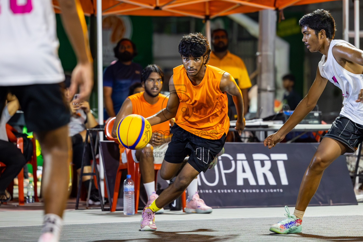 Day 4 of MILO Ramadan 3x3 Challenge 2024 was held in Ekuveni Outdoor Basketball Court at Male', Maldives on Friday, 15th March 2024.
Photos: Mohamed Mahfooz Moosa / images.mv