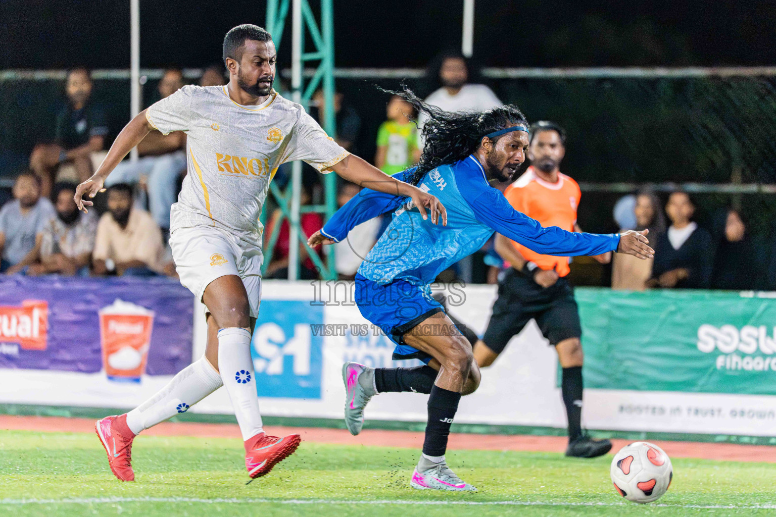Kanmathi SC VS Kanmathi FC in Day 5 - Fonadhoo Youth Futsal Challenge 2025 held in Fonadhoo Futsal Stadium, L. Fonadhoo, Maldives on Thursday, 30th October 2025 Photos: Arif Rasheed / images.mv